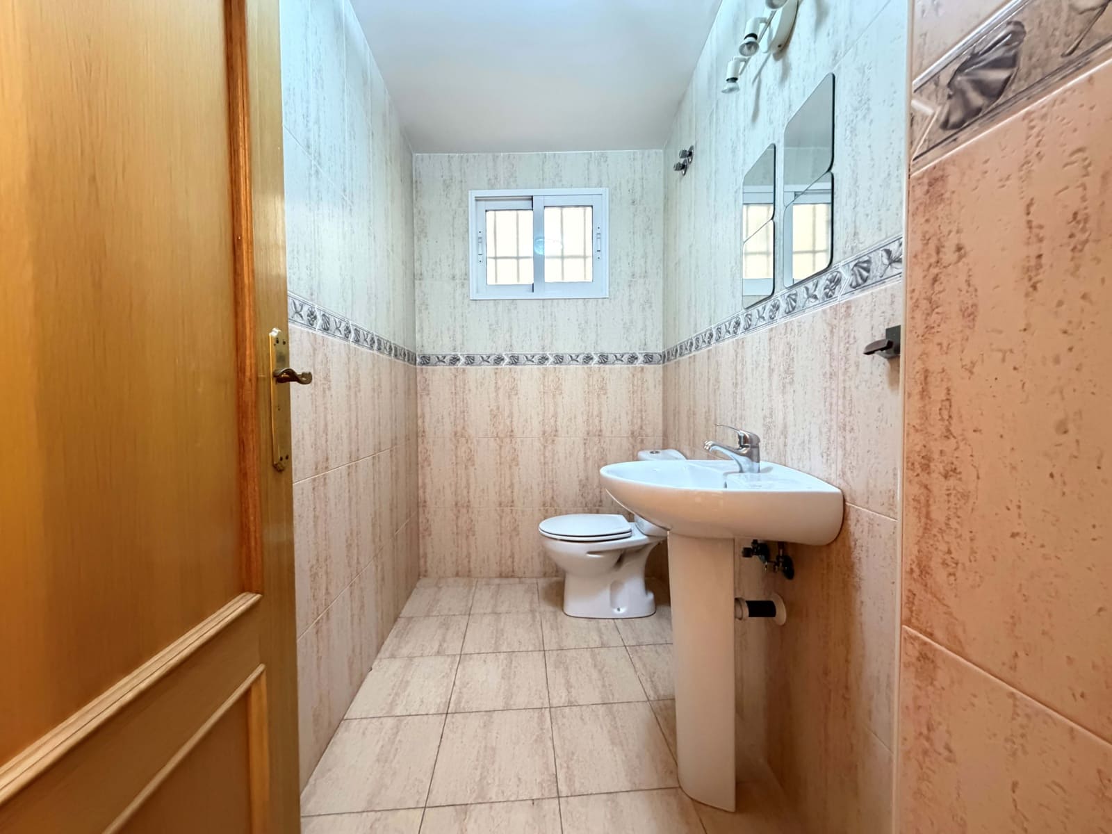 3 chambre Appartement à vendre à Abaran - 110 000 € (Ref: 9988764)
