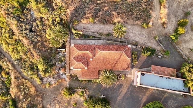 7 slaapkamer Finca/Landhuis te koop in San Cristóbal de La Laguna met garage - € 3.000.000 (Ref: 9988765)
