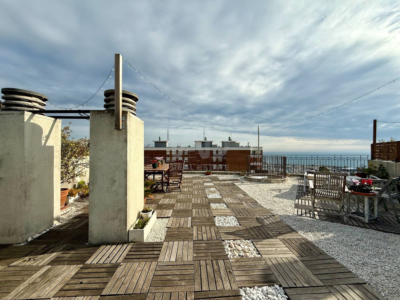 2 soveværelse Penthouse til salg i Barcelona by med swimmingpool garage - € 495.000 (Ref: 9988780)