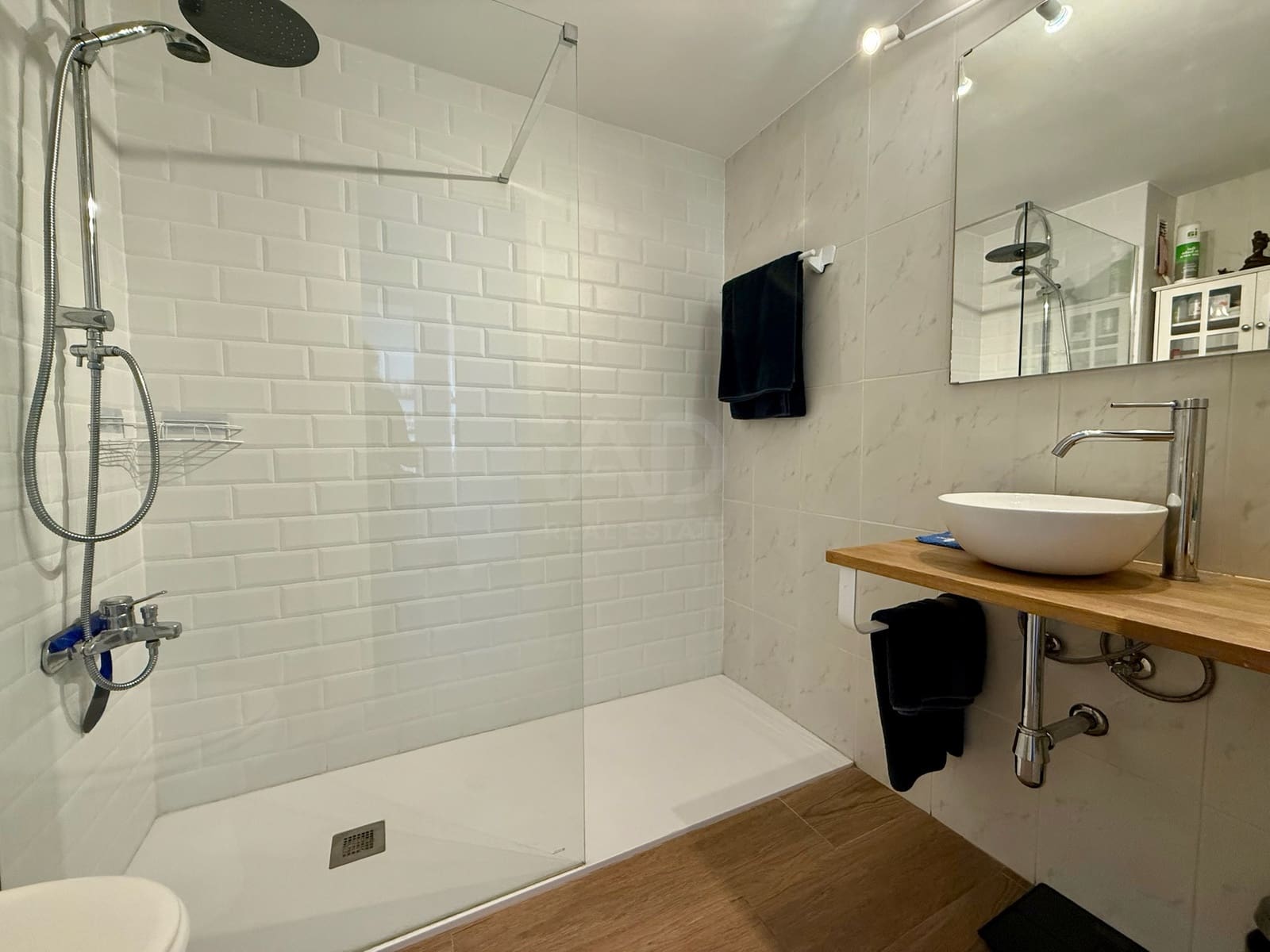 2 soveværelse Penthouse til salg i Barcelona by med swimmingpool garage - € 495.000 (Ref: 9988780)