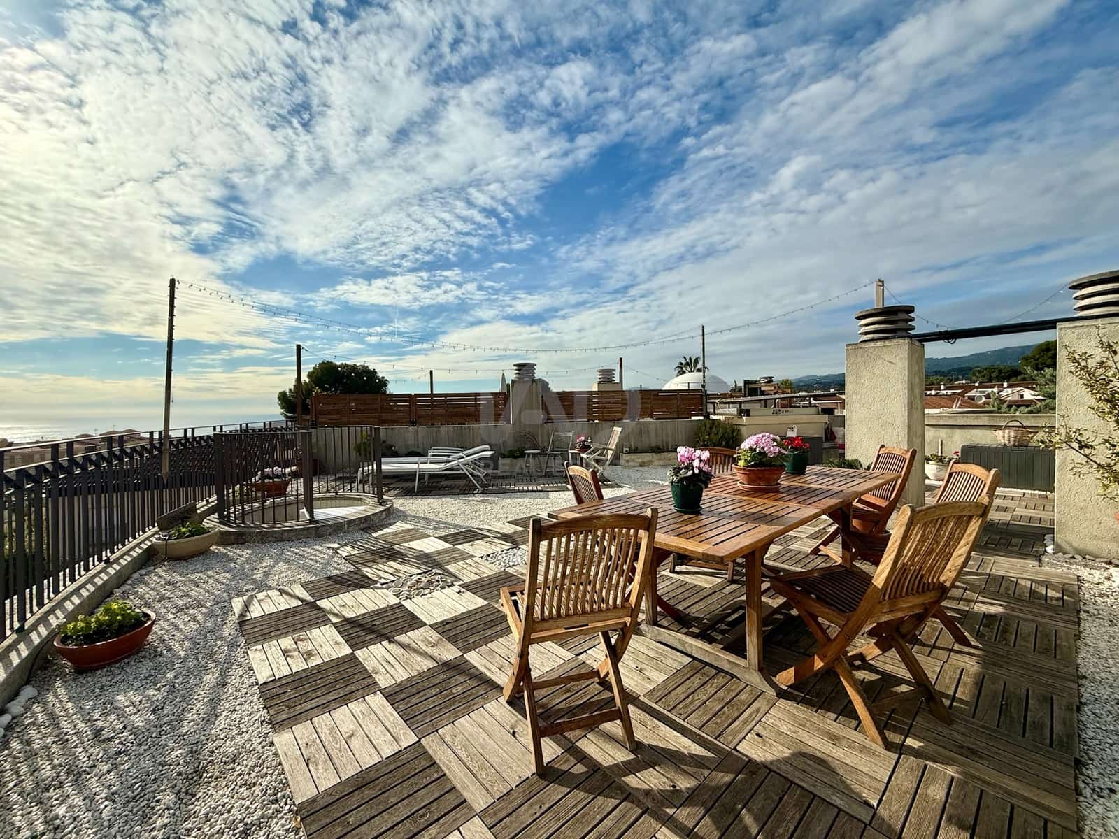 2 soveværelse Penthouse til salg i Barcelona by med swimmingpool garage - € 495.000 (Ref: 9988780)