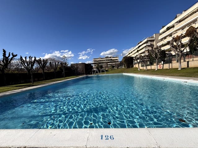 2 soveværelse Penthouse til salg i Barcelona by med swimmingpool garage - € 495.000 (Ref: 9988780)