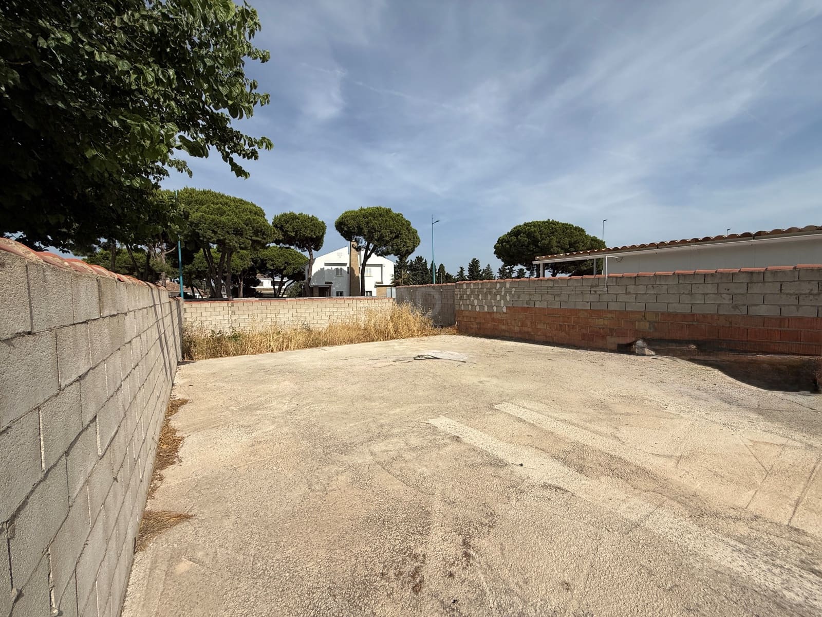 Grunde uden byggetilladelser til salg i Cadiz by - € 179.000 (Ref: 9988781)