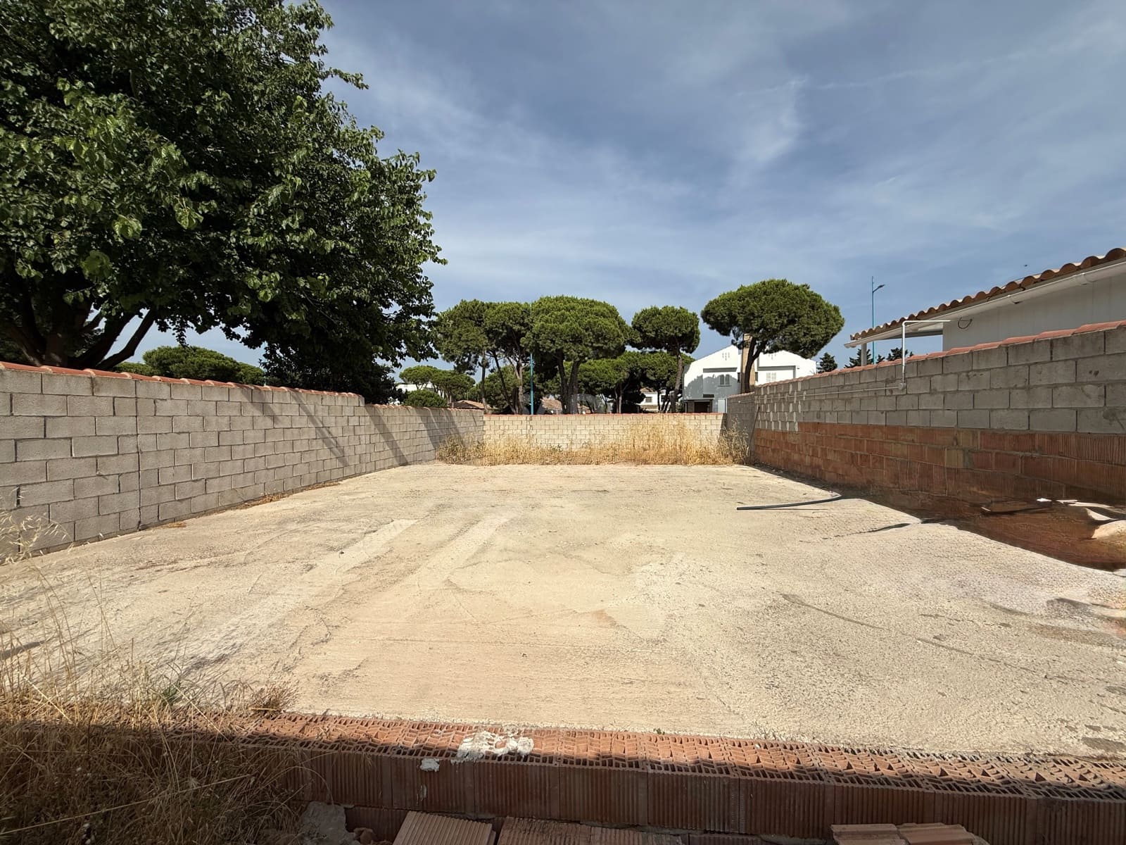Grunde uden byggetilladelser til salg i Cadiz by - € 179.000 (Ref: 9988781)