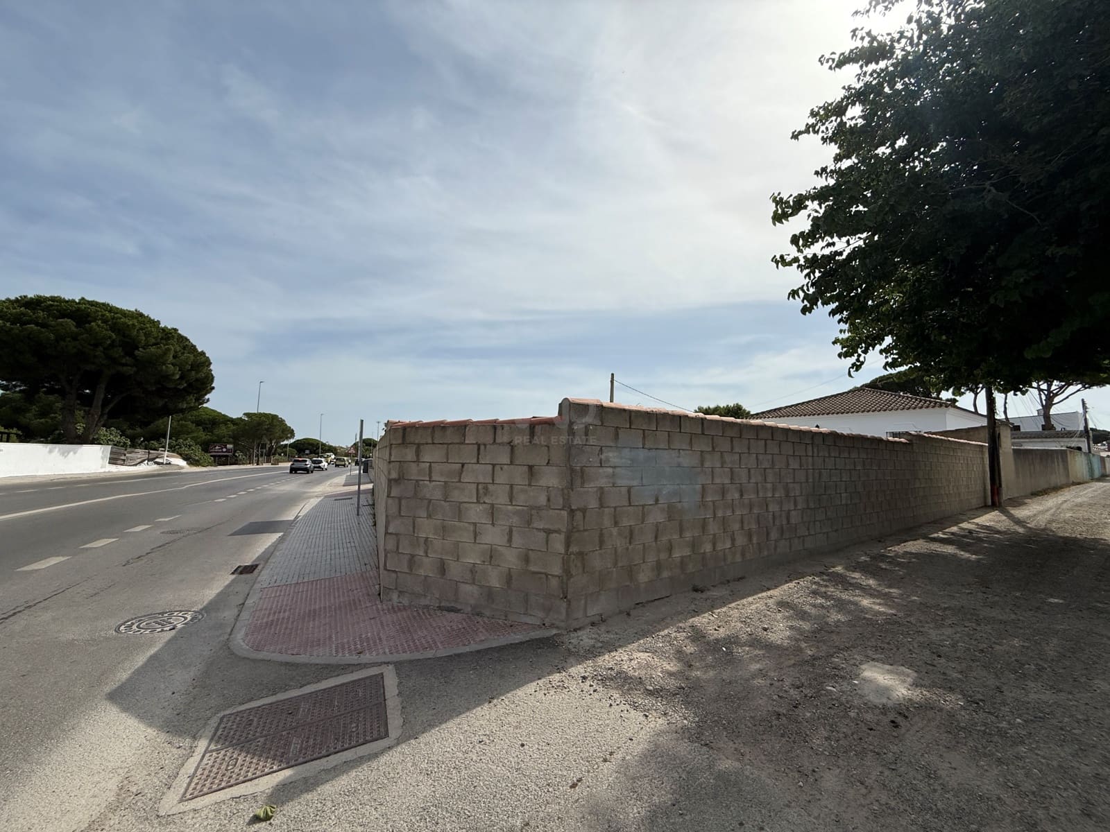 Grunde uden byggetilladelser til salg i Cadiz by - € 179.000 (Ref: 9988781)