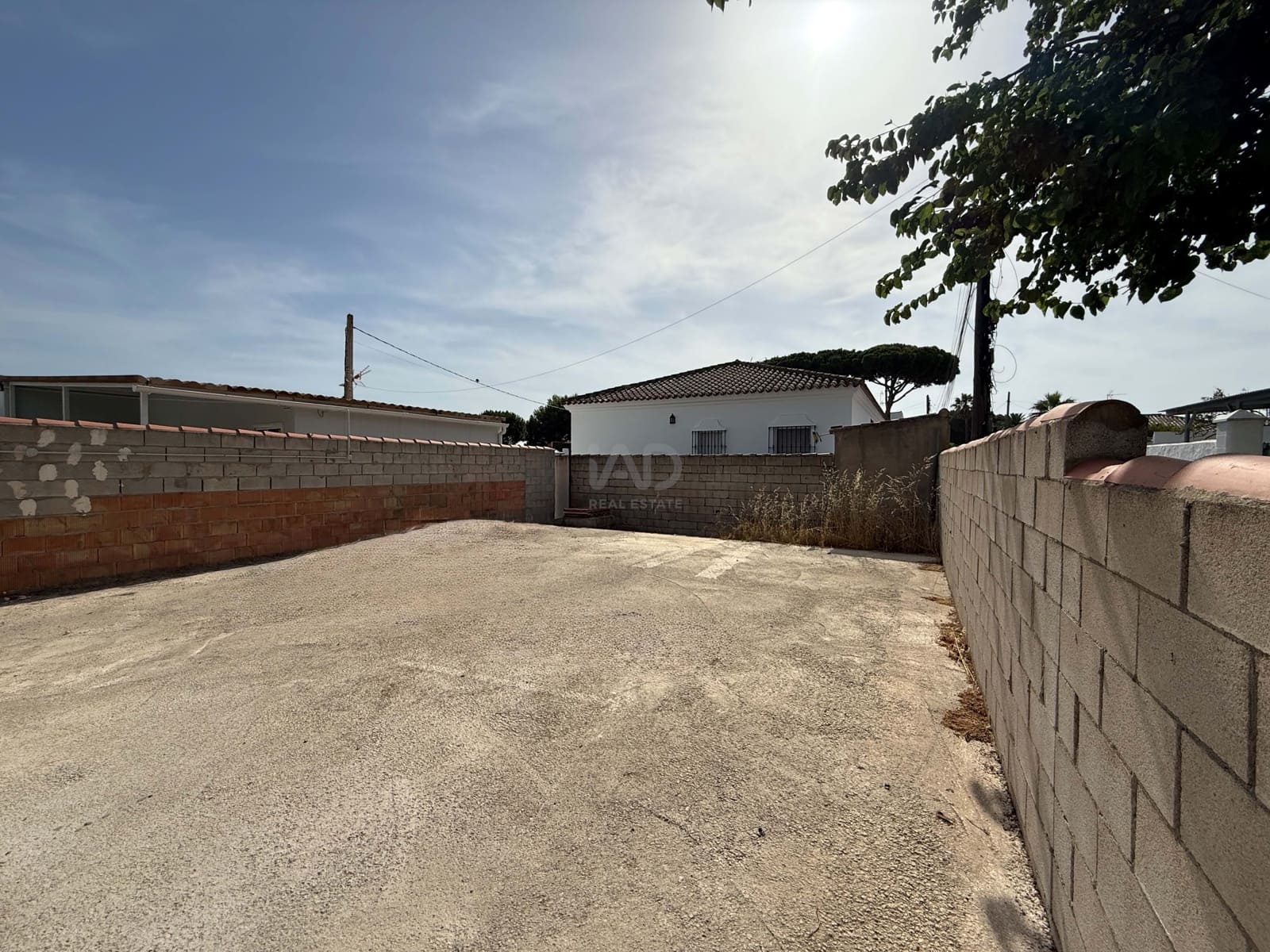Grunde uden byggetilladelser til salg i Cadiz by - € 179.000 (Ref: 9988781)