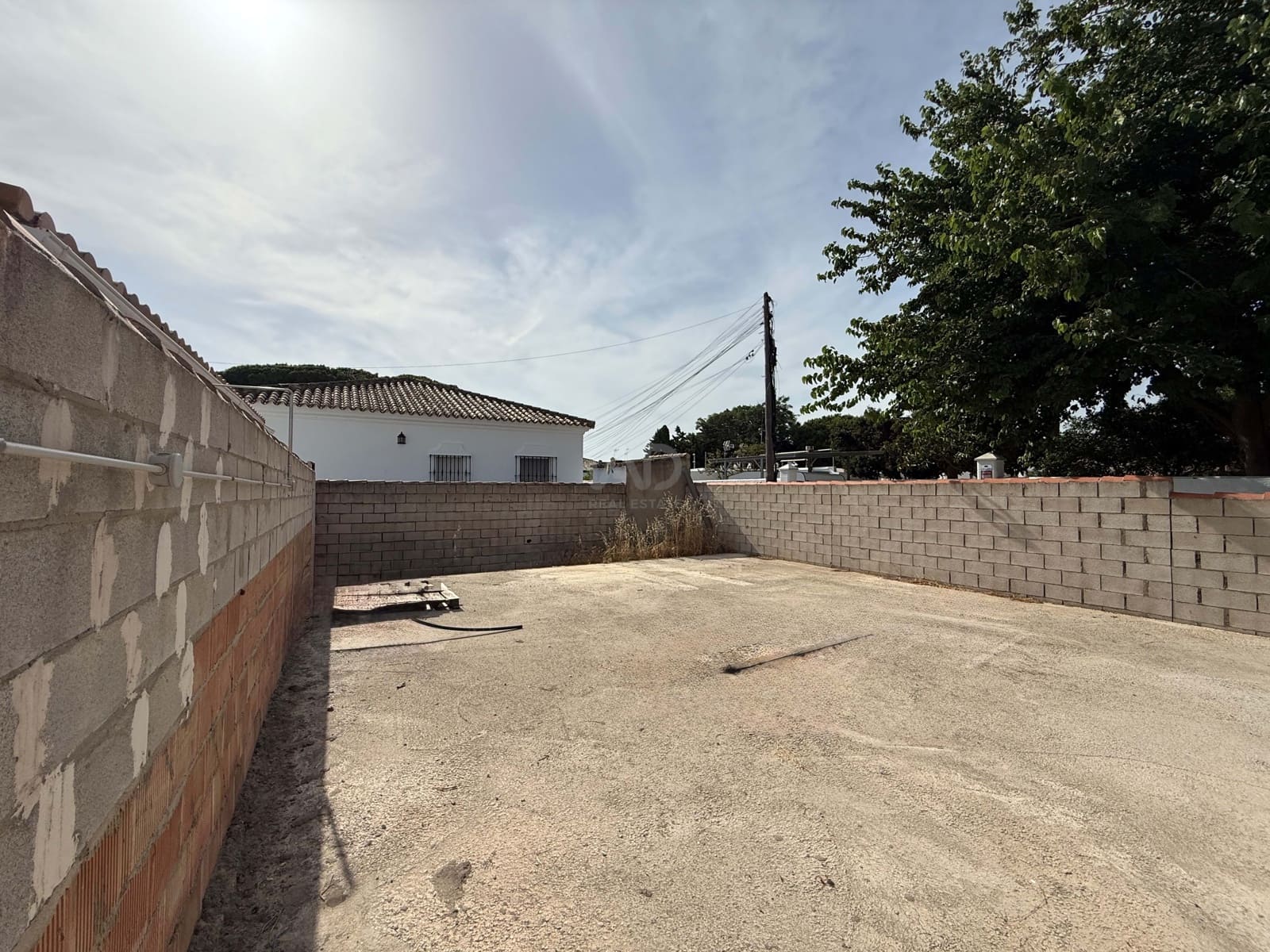 Grunde uden byggetilladelser til salg i Cadiz by - € 179.000 (Ref: 9988781)