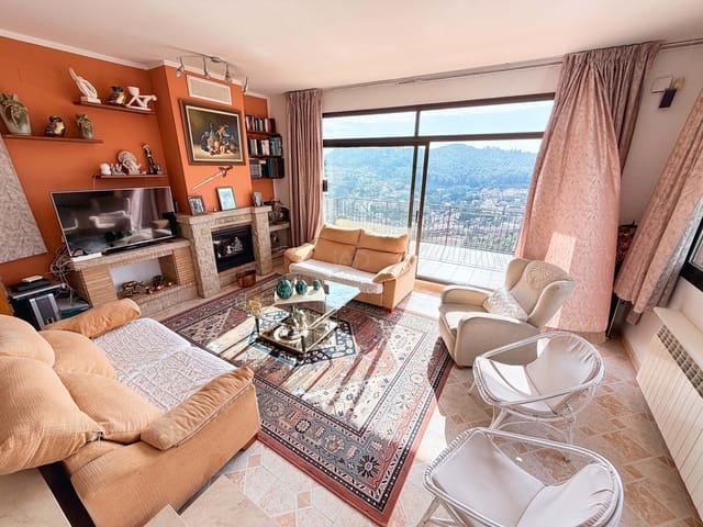 6 soverom Hus til salgs i Barcelona by med svømmebasseng garasje - € 464 000 (Ref: 9988788)
