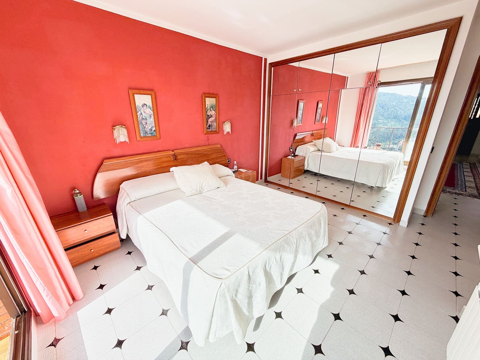 6 soverom Hus til salgs i Barcelona by med svømmebasseng garasje - € 464 000 (Ref: 9988788)