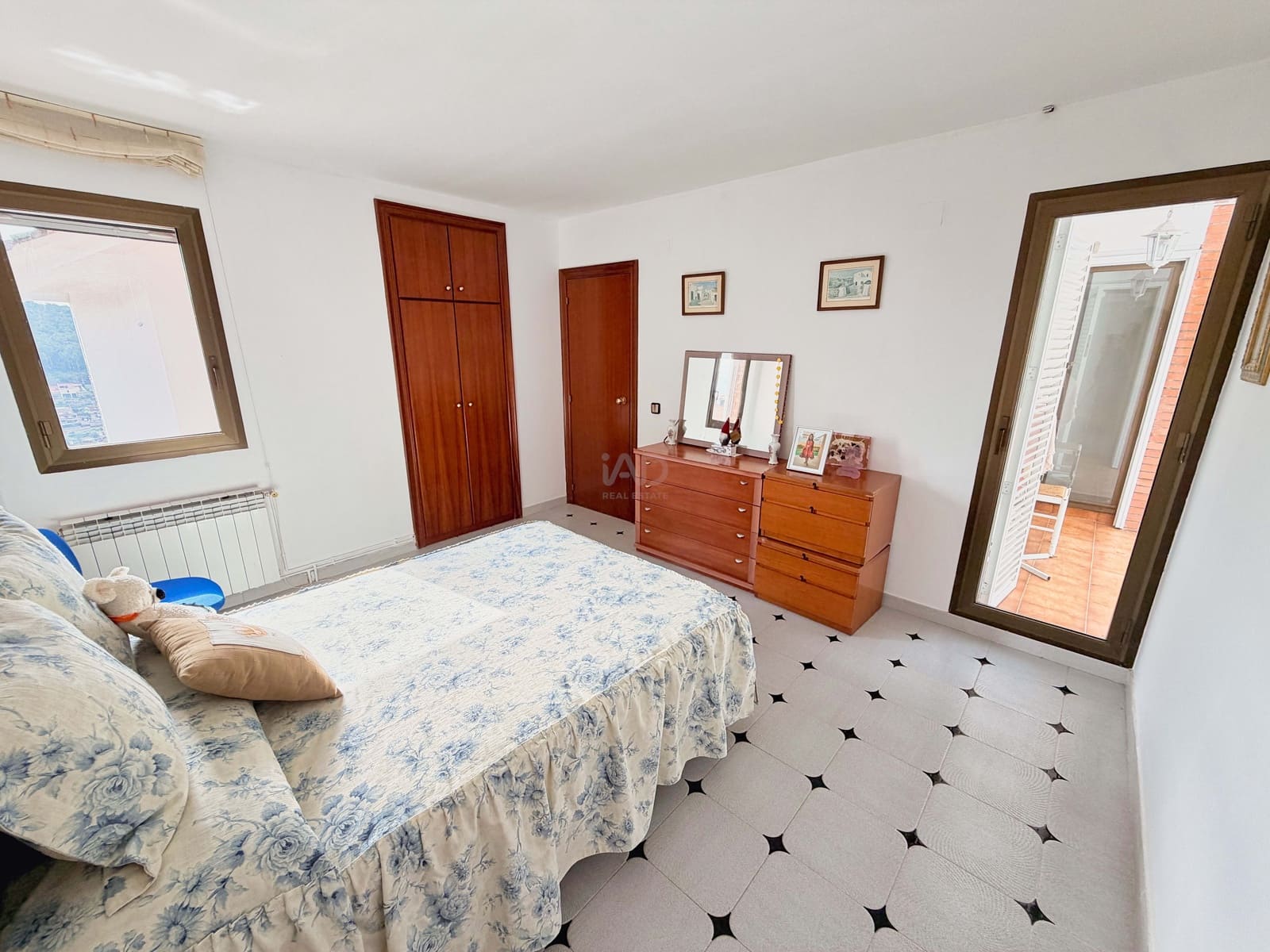 6 soverom Hus til salgs i Barcelona by med svømmebasseng garasje - € 464 000 (Ref: 9988788)