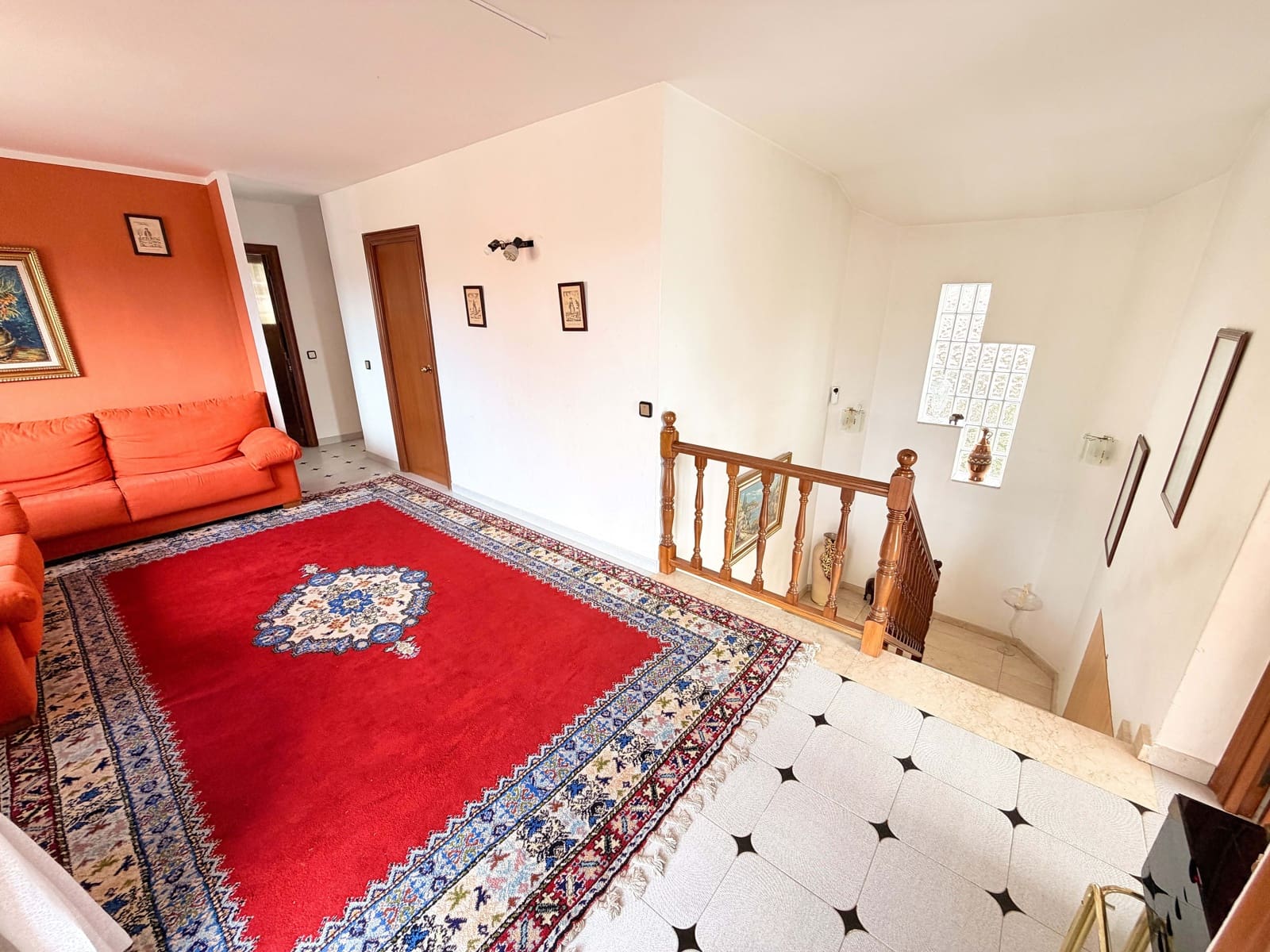 6 soverom Hus til salgs i Barcelona by med svømmebasseng garasje - € 464 000 (Ref: 9988788)