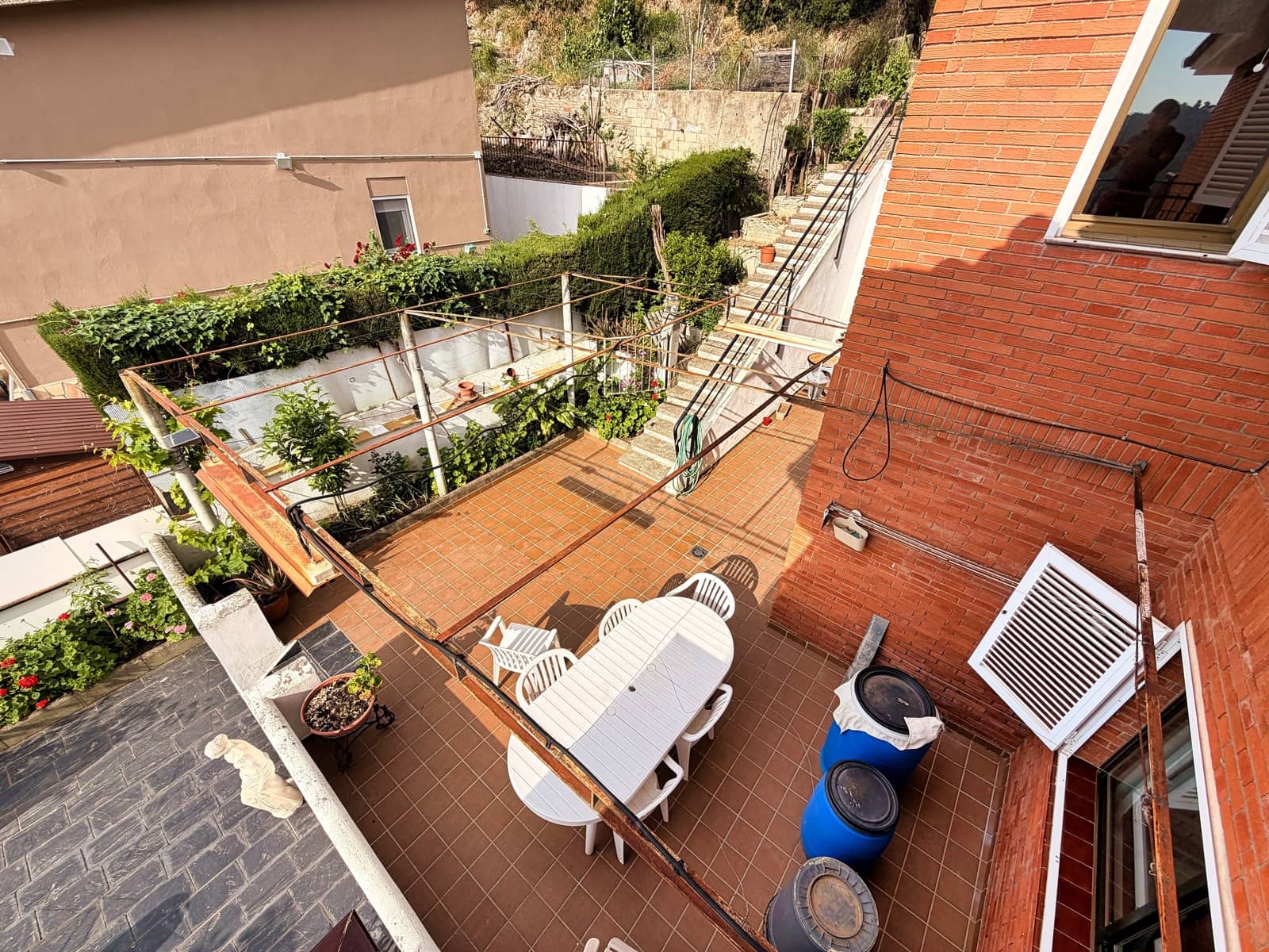 6 soverom Hus til salgs i Barcelona by med svømmebasseng garasje - € 464 000 (Ref: 9988788)