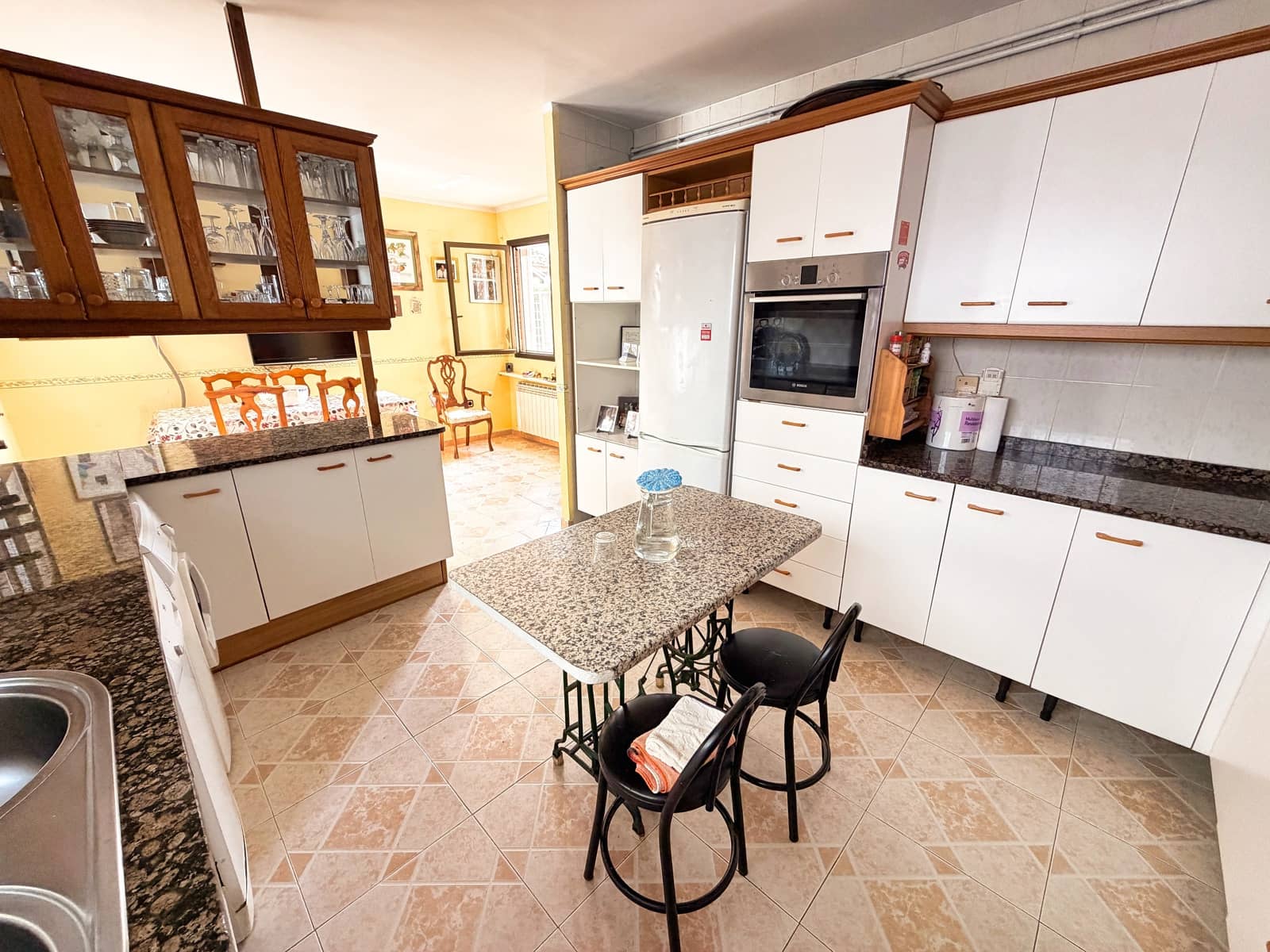 6 soverom Hus til salgs i Barcelona by med svømmebasseng garasje - € 464 000 (Ref: 9988788)