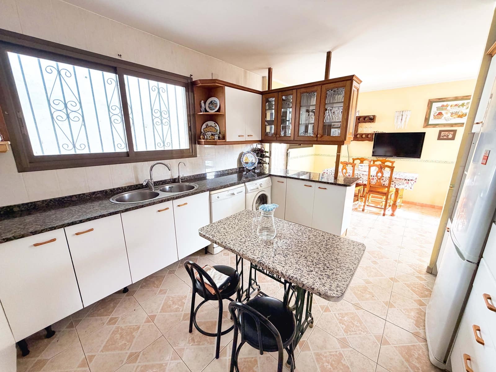 6 soverom Hus til salgs i Barcelona by med svømmebasseng garasje - € 464 000 (Ref: 9988788)