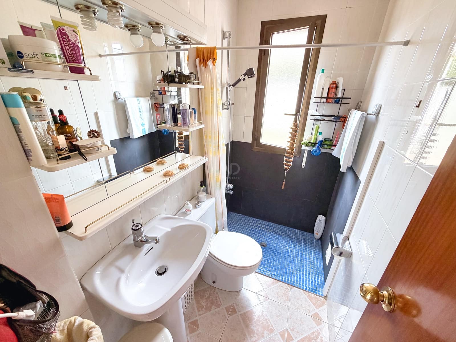 6 soverom Hus til salgs i Barcelona by med svømmebasseng garasje - € 464 000 (Ref: 9988788)