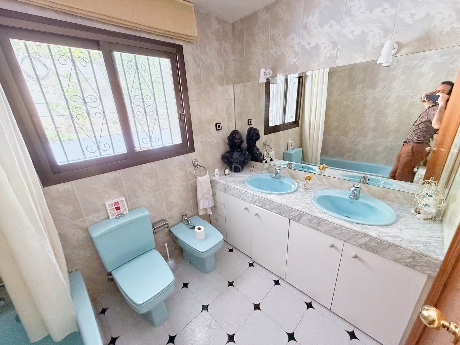 6 soverom Hus til salgs i Barcelona by med svømmebasseng garasje - € 464 000 (Ref: 9988788)