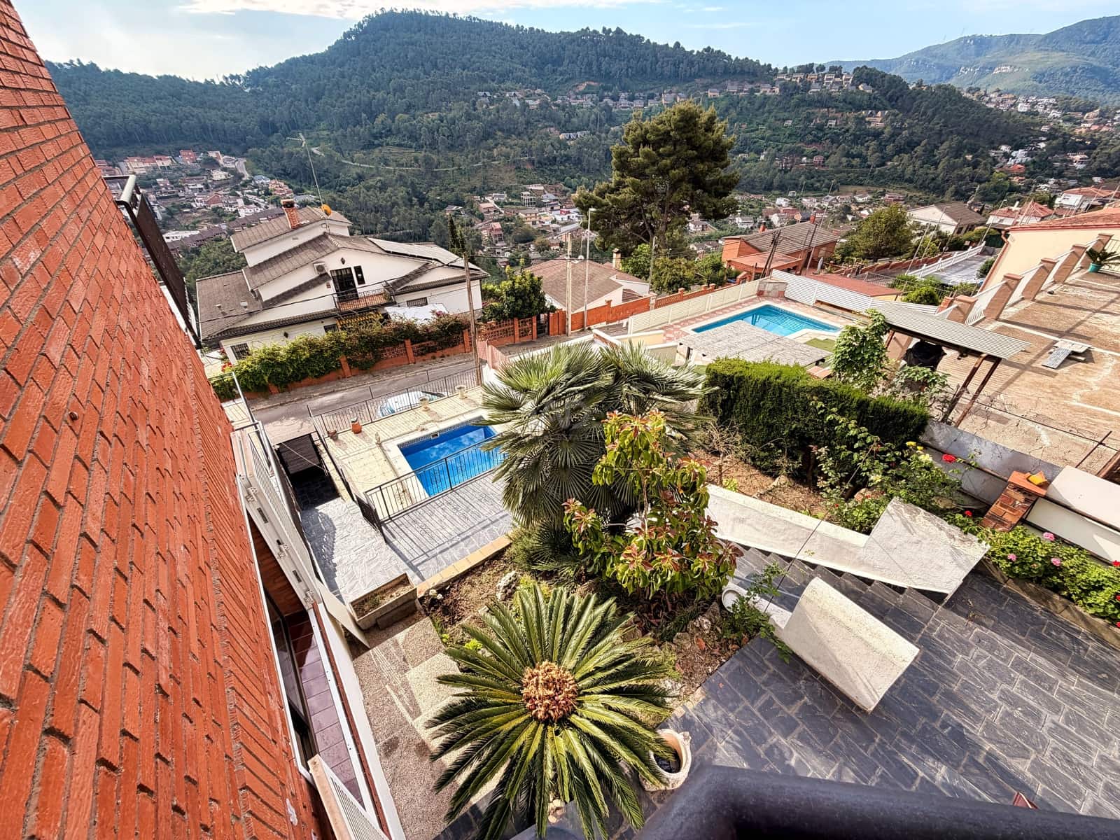 6 soverom Hus til salgs i Barcelona by med svømmebasseng garasje - € 464 000 (Ref: 9988788)