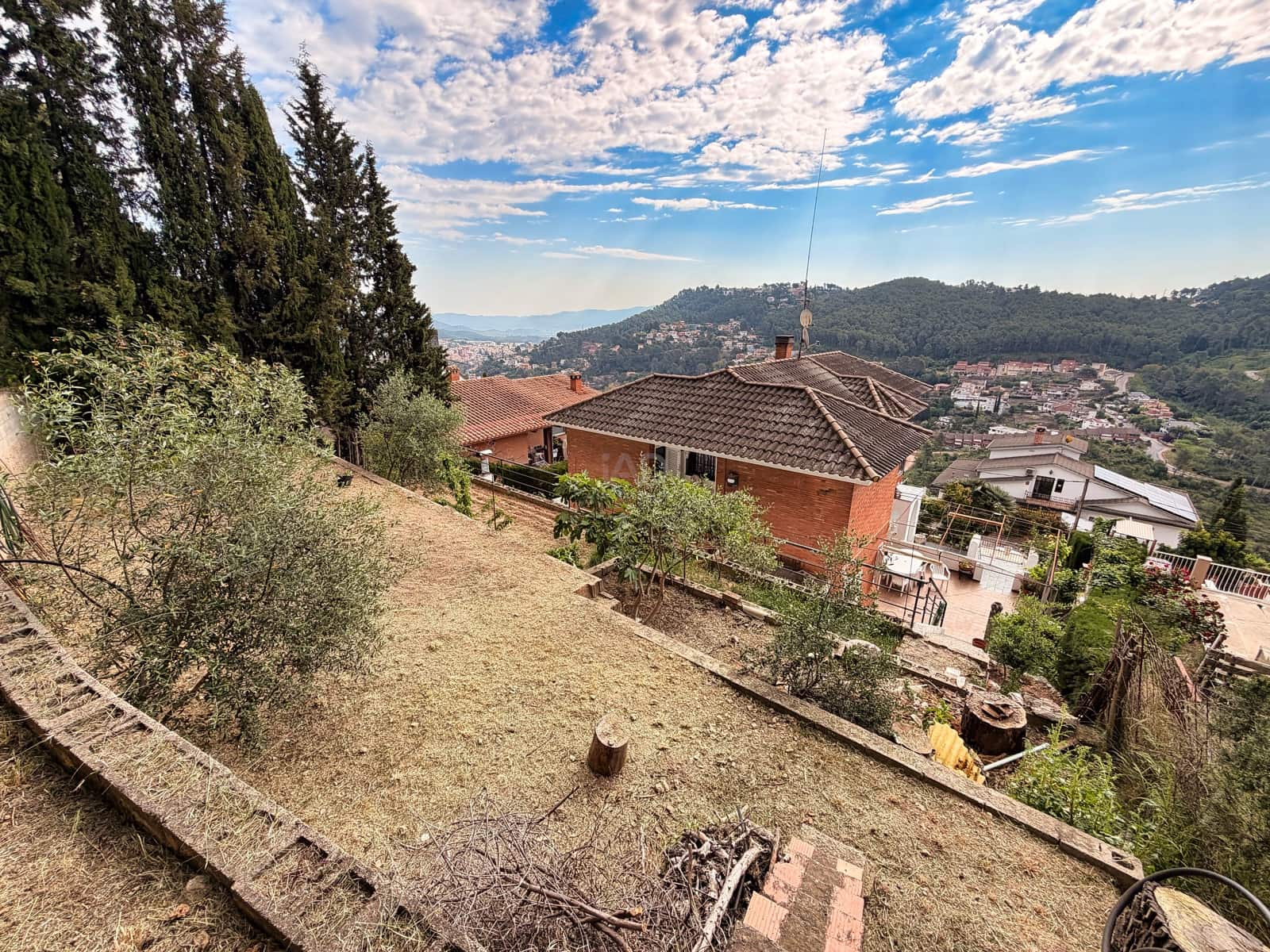 6 soverom Hus til salgs i Barcelona by med svømmebasseng garasje - € 464 000 (Ref: 9988788)