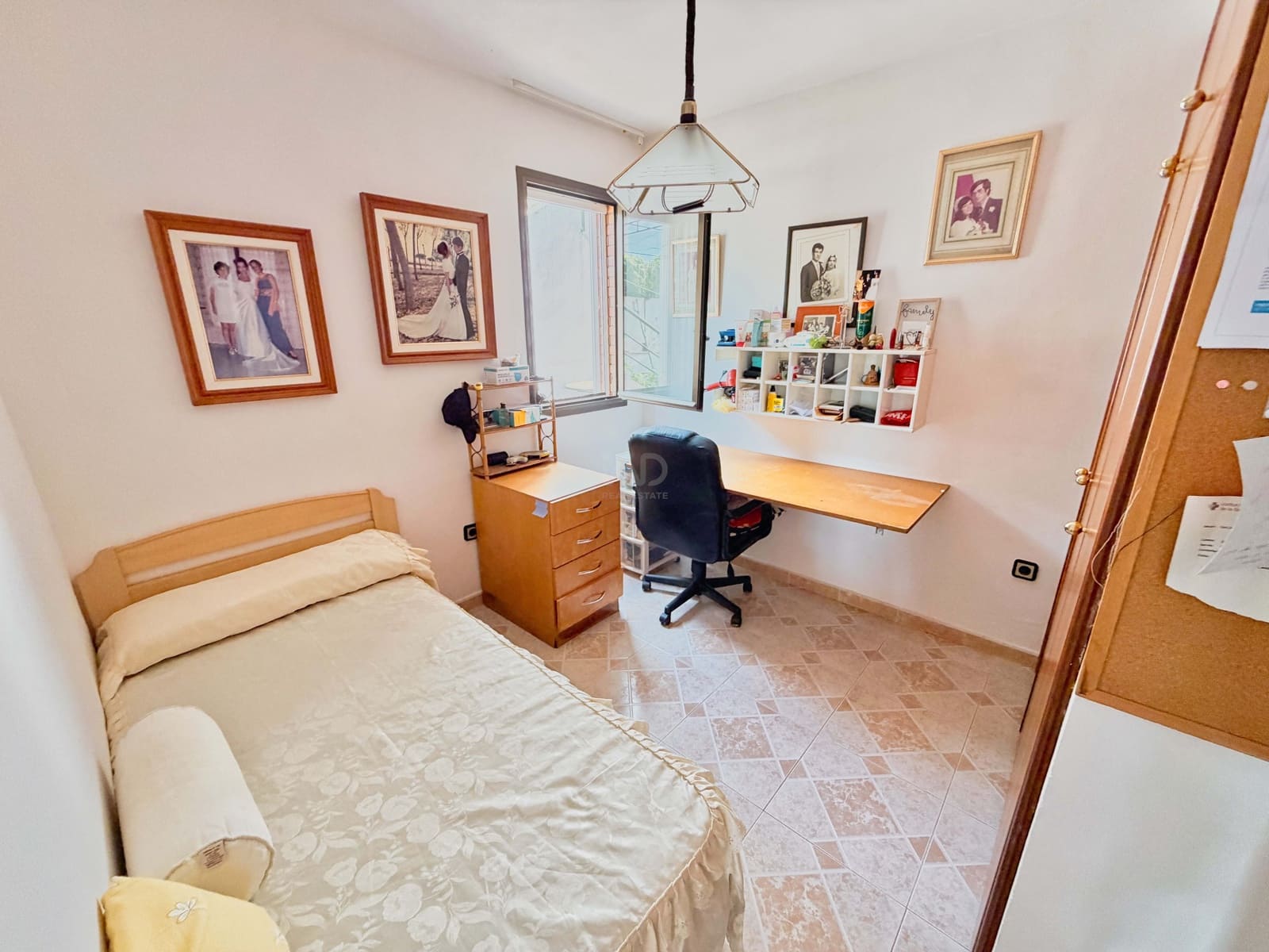 6 soverom Hus til salgs i Barcelona by med svømmebasseng garasje - € 464 000 (Ref: 9988788)