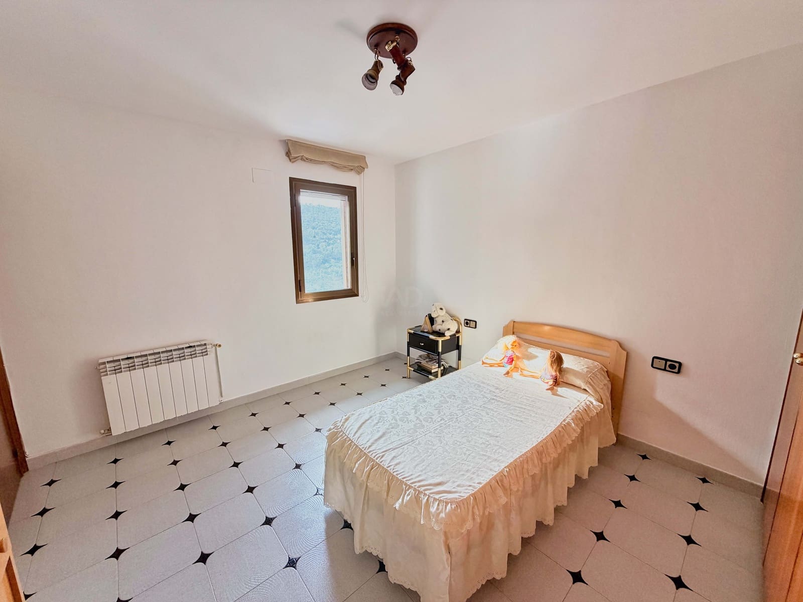 6 soverom Hus til salgs i Barcelona by med svømmebasseng garasje - € 464 000 (Ref: 9988788)