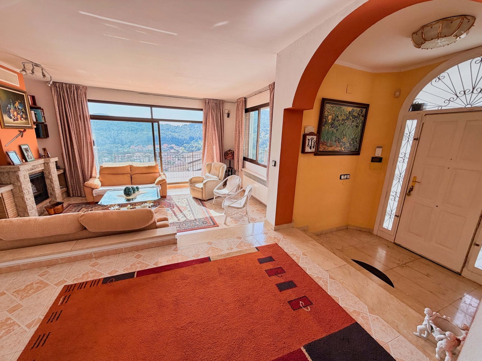 6 soverom Hus til salgs i Barcelona by med svømmebasseng garasje - € 464 000 (Ref: 9988788)