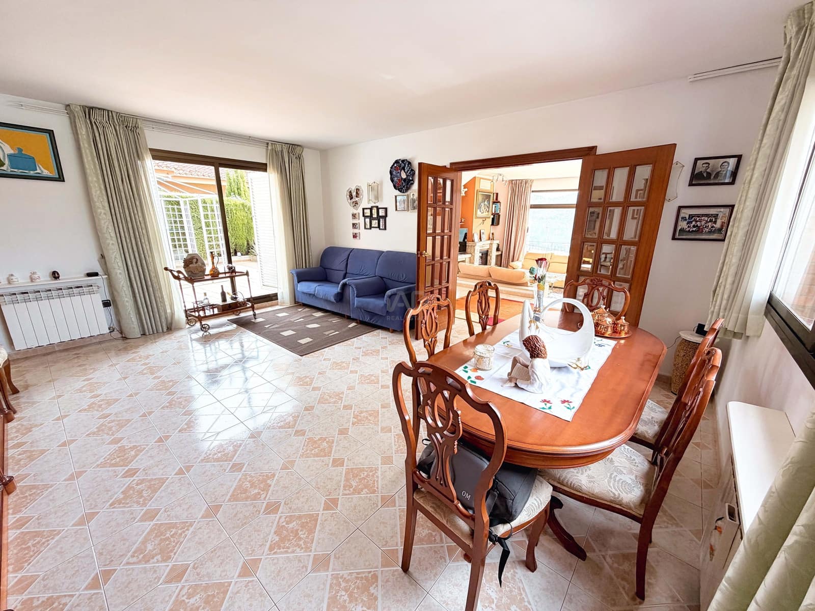 6 soverom Hus til salgs i Barcelona by med svømmebasseng garasje - € 464 000 (Ref: 9988788)
