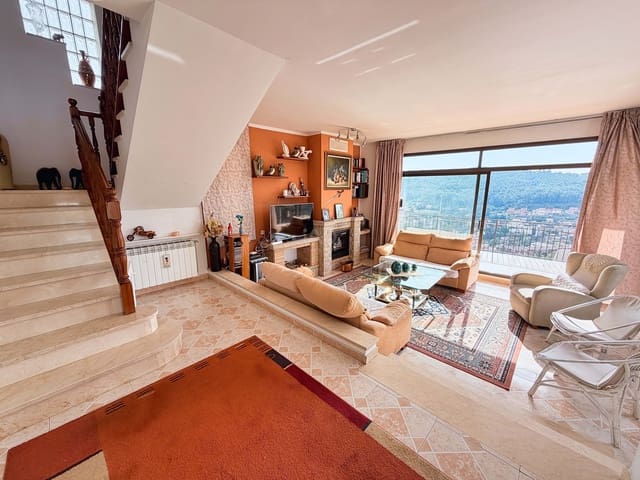 6 soverom Hus til salgs i Barcelona by med svømmebasseng garasje - € 464 000 (Ref: 9988788)