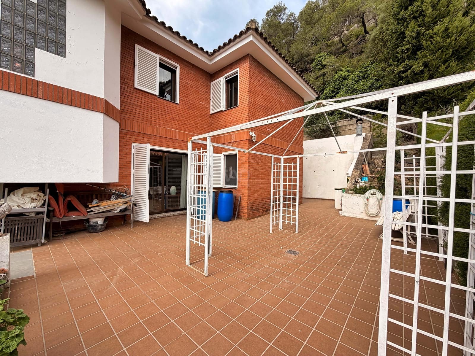 6 soverom Hus til salgs i Barcelona by med svømmebasseng garasje - € 464 000 (Ref: 9988788)