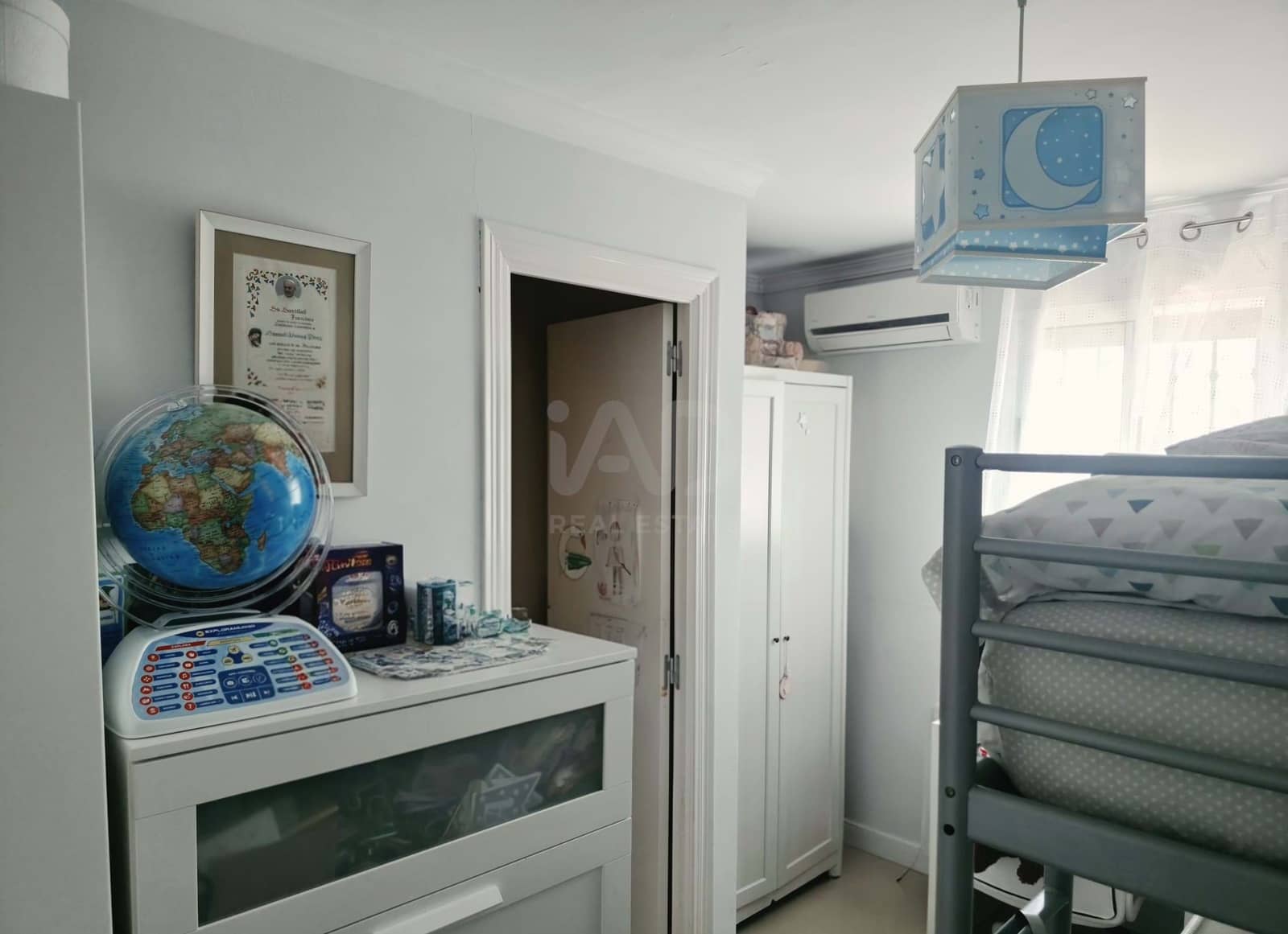 2 soverom Penthouse til salgs i Cadiz by - € 84 000 (Ref: 9988790)