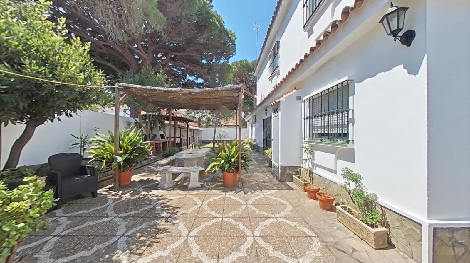 5 soverom Hus til salgs i Cadiz by med svømmebasseng garasje - € 830 000 (Ref: 9988791)