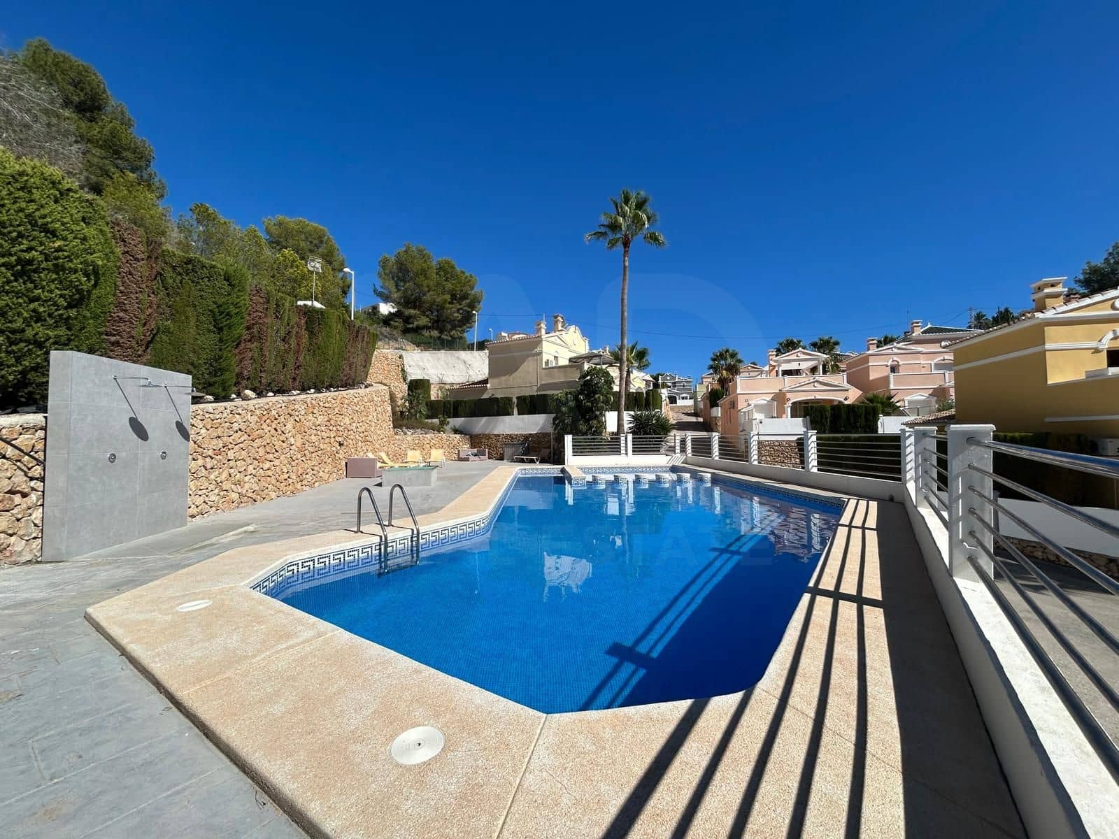 2 Zimmer Haus zu verkaufen in Alicante / Alacant Stadt mit Pool Garage - 285.000 € (Ref: 9988810)