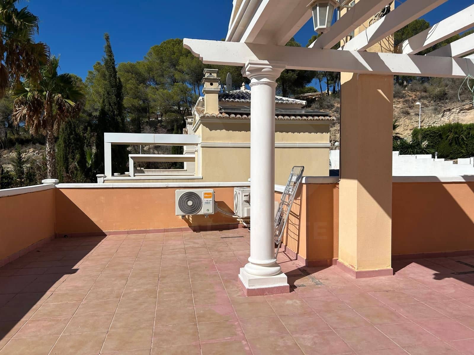 2 Zimmer Haus zu verkaufen in Alicante / Alacant Stadt mit Pool Garage - 285.000 € (Ref: 9988810)