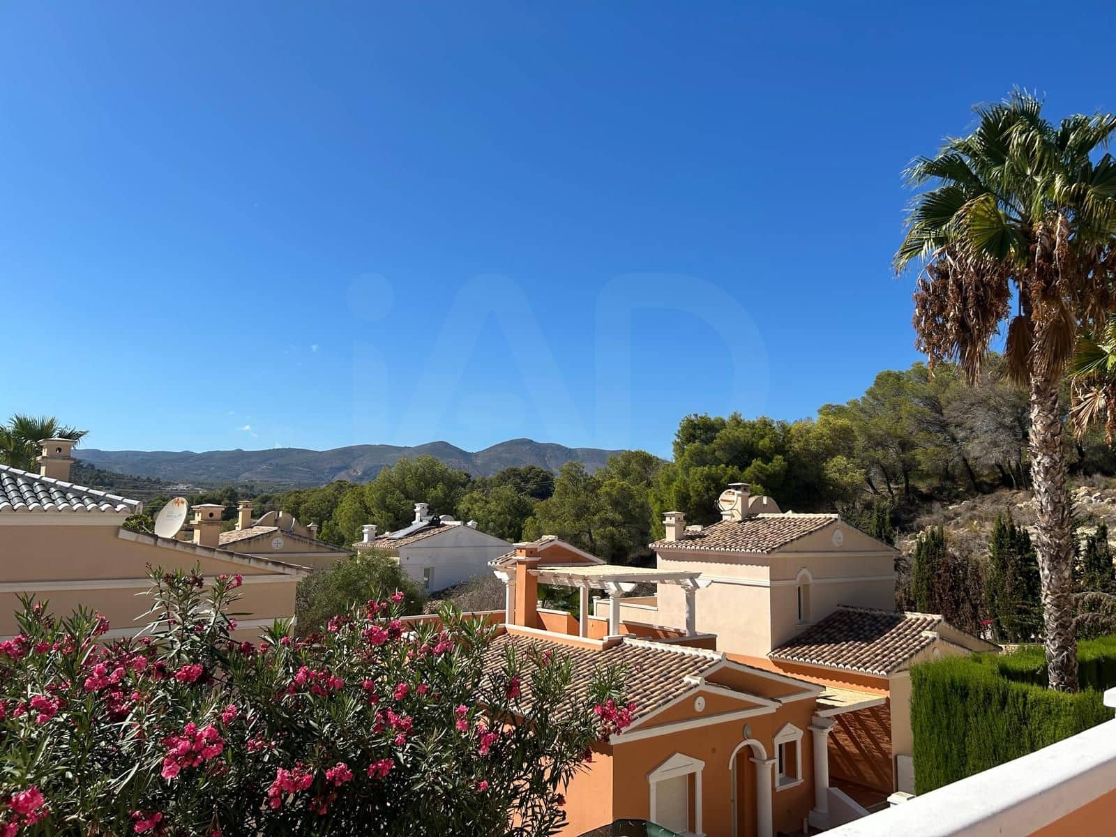 2 Zimmer Haus zu verkaufen in Alicante / Alacant Stadt mit Pool Garage - 285.000 € (Ref: 9988810)
