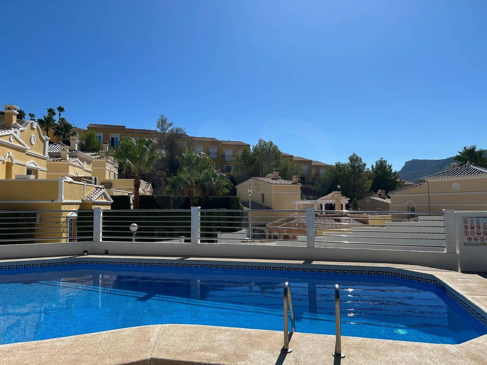 2 Zimmer Haus zu verkaufen in Alicante / Alacant Stadt mit Pool Garage - 285.000 € (Ref: 9988810)