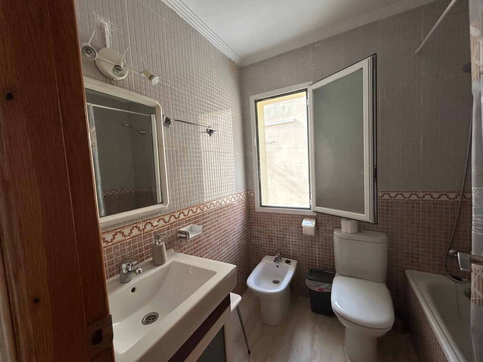 2 Zimmer Haus zu verkaufen in Alicante / Alacant Stadt mit Pool Garage - 285.000 € (Ref: 9988810)