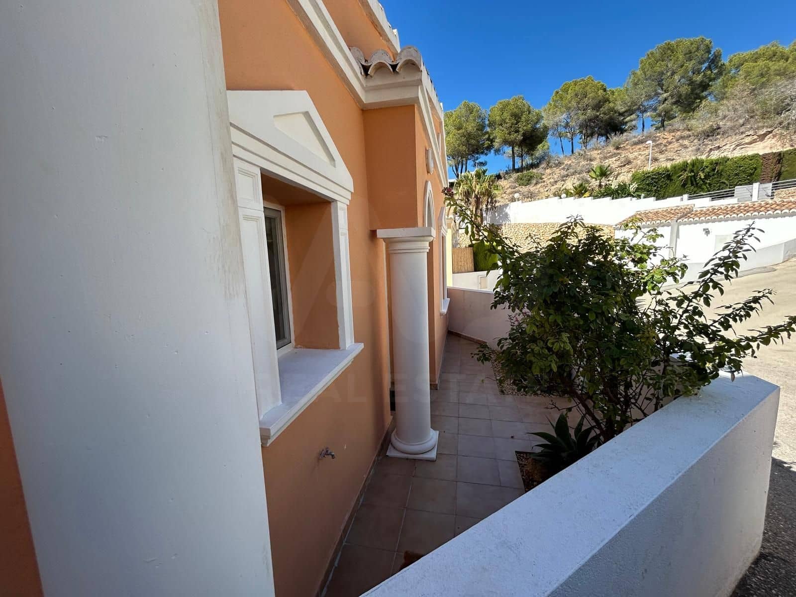 2 Zimmer Haus zu verkaufen in Alicante / Alacant Stadt mit Pool Garage - 285.000 € (Ref: 9988810)