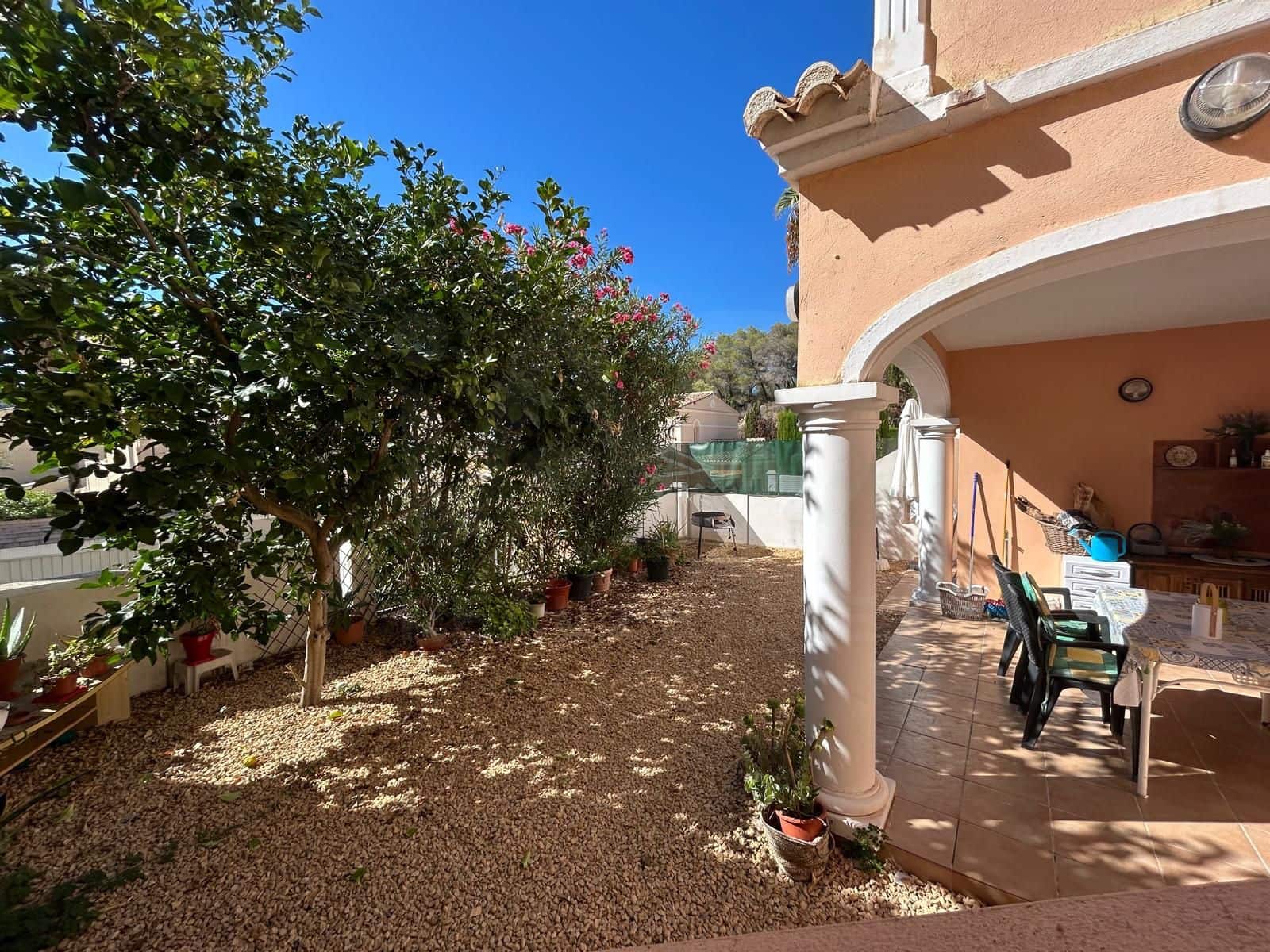 2 Zimmer Haus zu verkaufen in Alicante / Alacant Stadt mit Pool Garage - 285.000 € (Ref: 9988810)