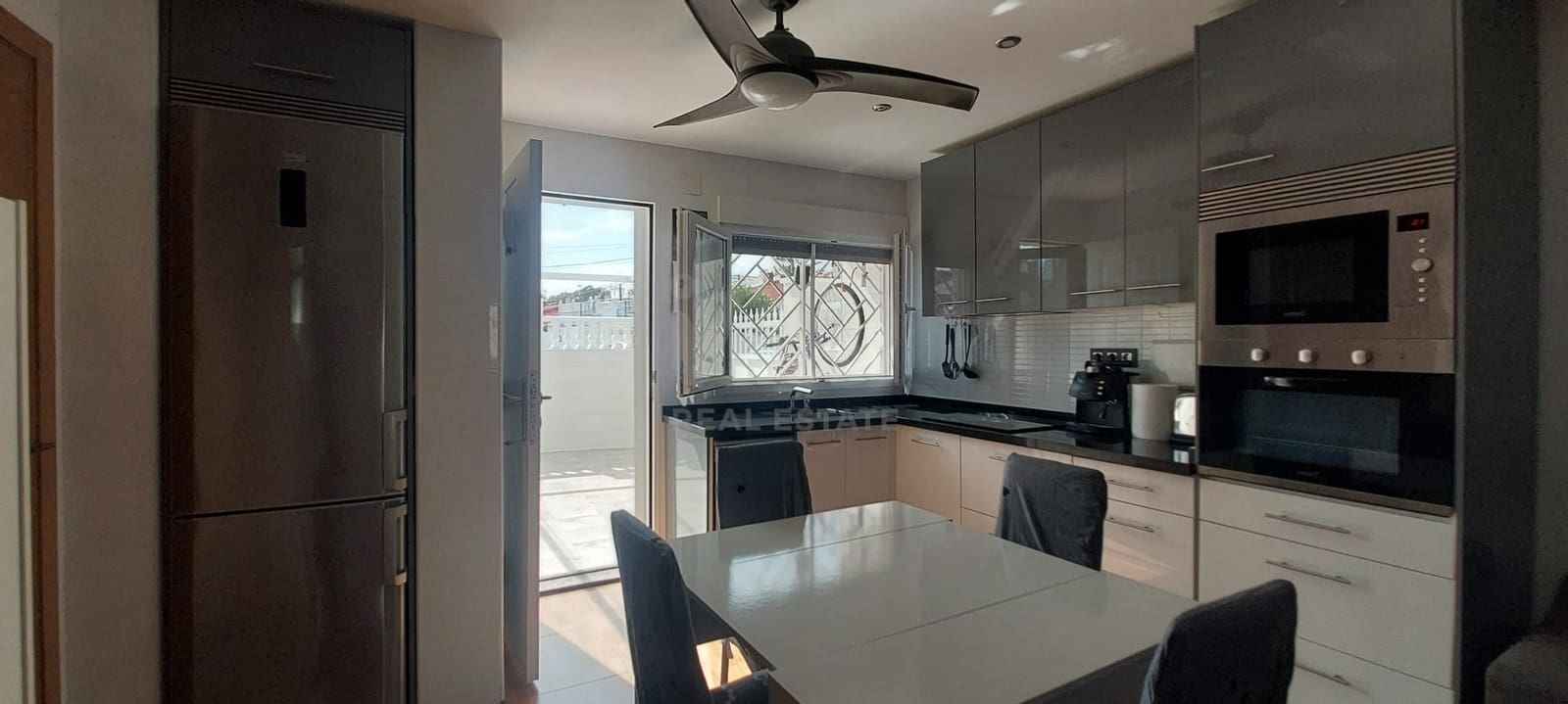 Casa de 3 habitaciones en Alicante / Alacant ciudad en venta - 170.000 € (Ref: 9988813)