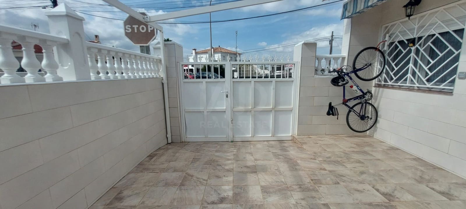 Casa de 3 habitaciones en Alicante / Alacant ciudad en venta - 170.000 € (Ref: 9988813)