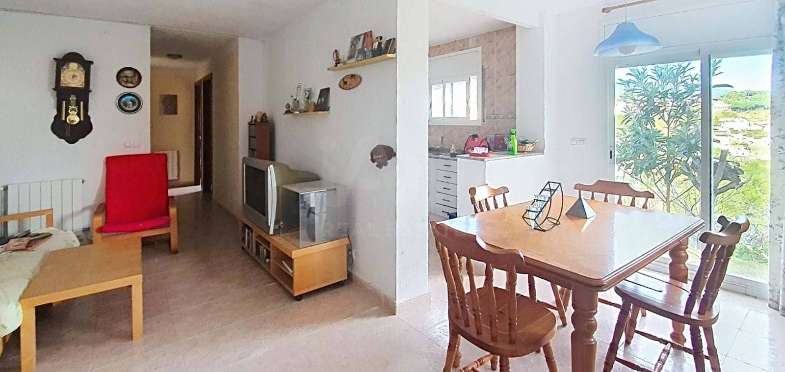 Casa de 6 habitaciones en Barcelona ciudad en venta - 300.000 € (Ref: 9988821)