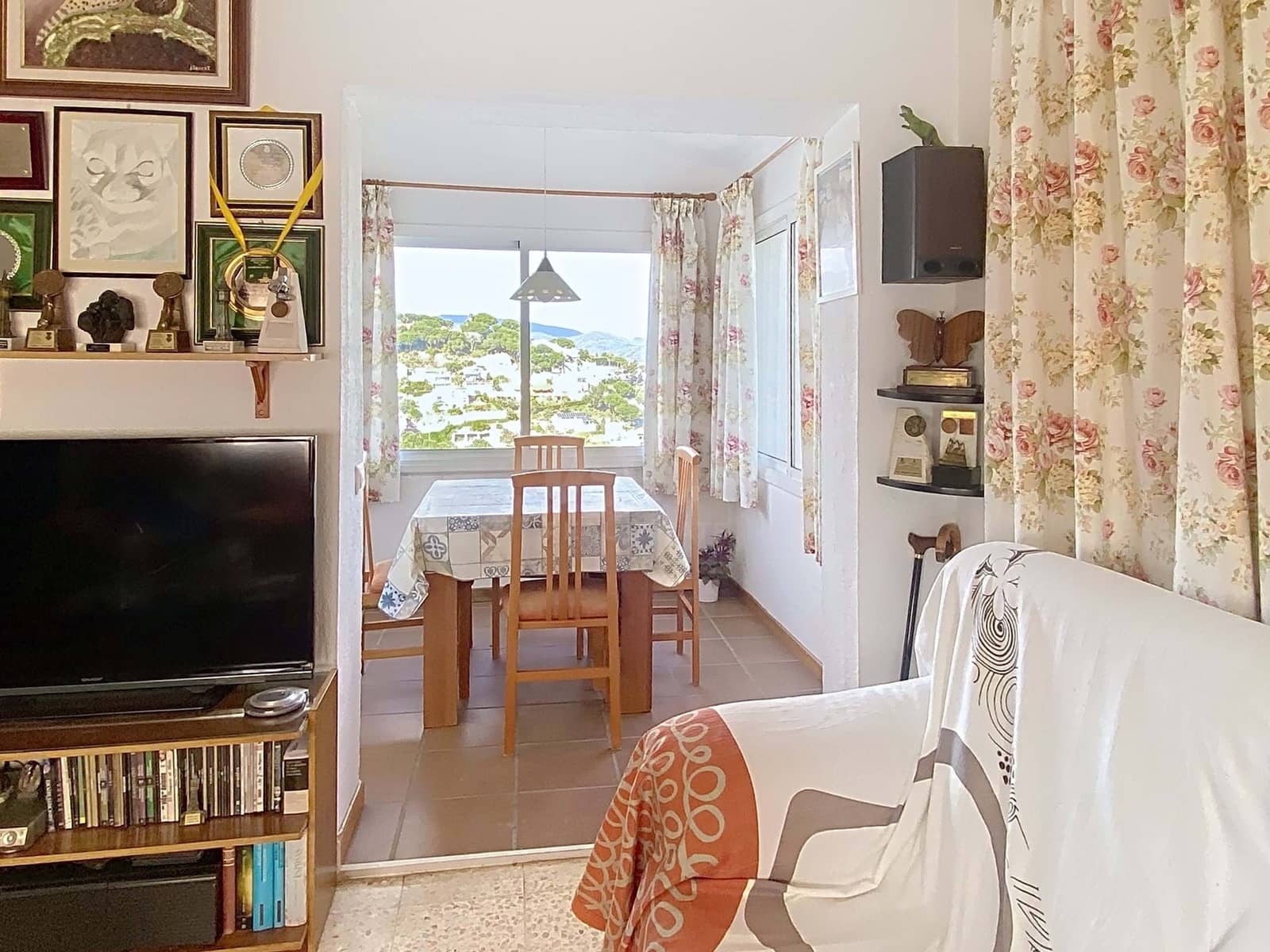 Casa de 6 habitaciones en Barcelona ciudad en venta - 300.000 € (Ref: 9988821)