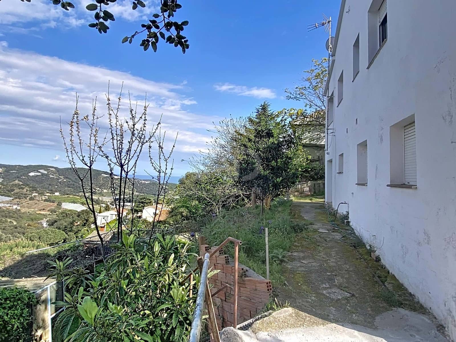 Casa de 6 habitaciones en Barcelona ciudad en venta - 300.000 € (Ref: 9988821)