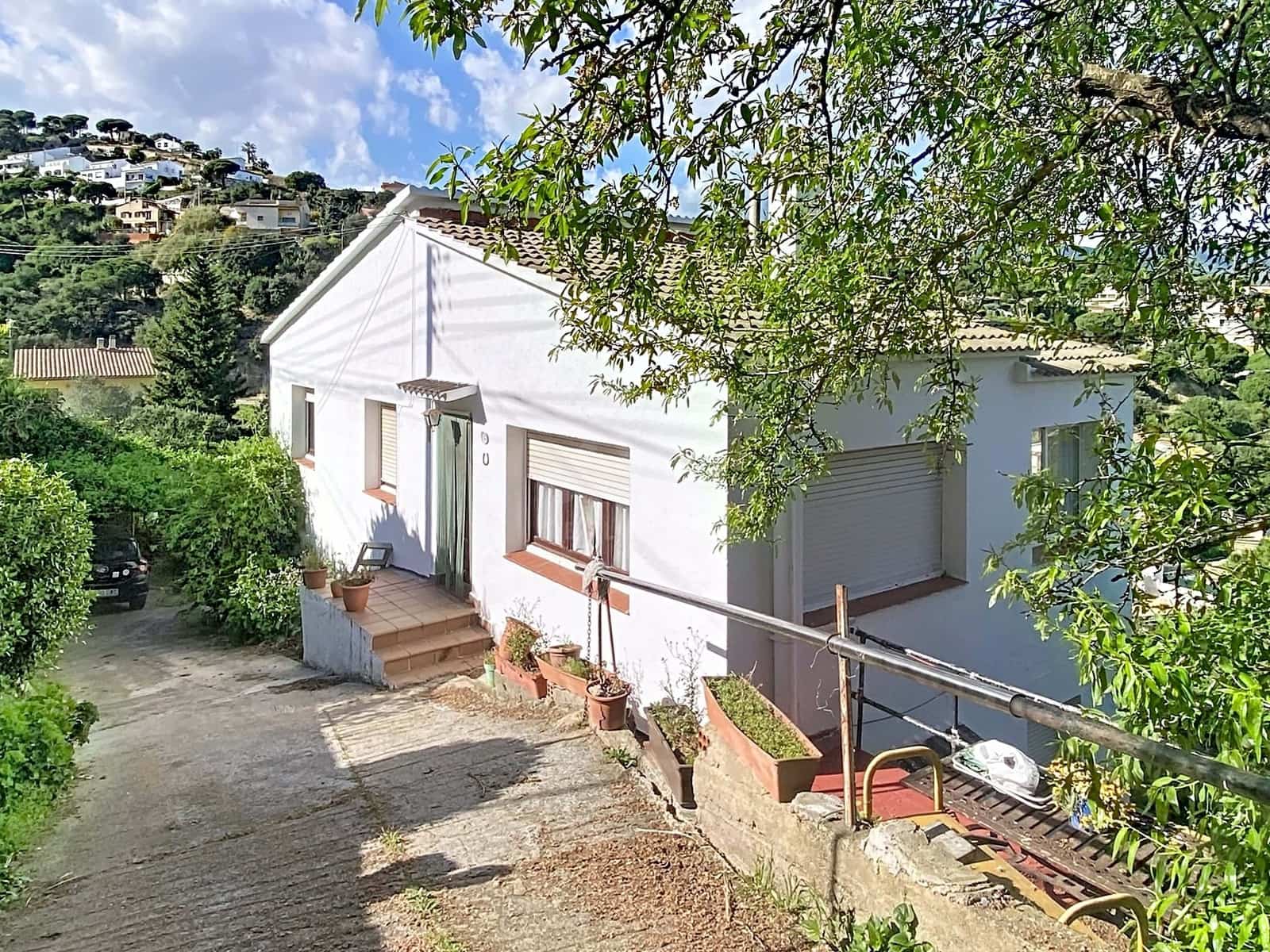 Casa de 6 habitaciones en Barcelona ciudad en venta - 300.000 € (Ref: 9988821)