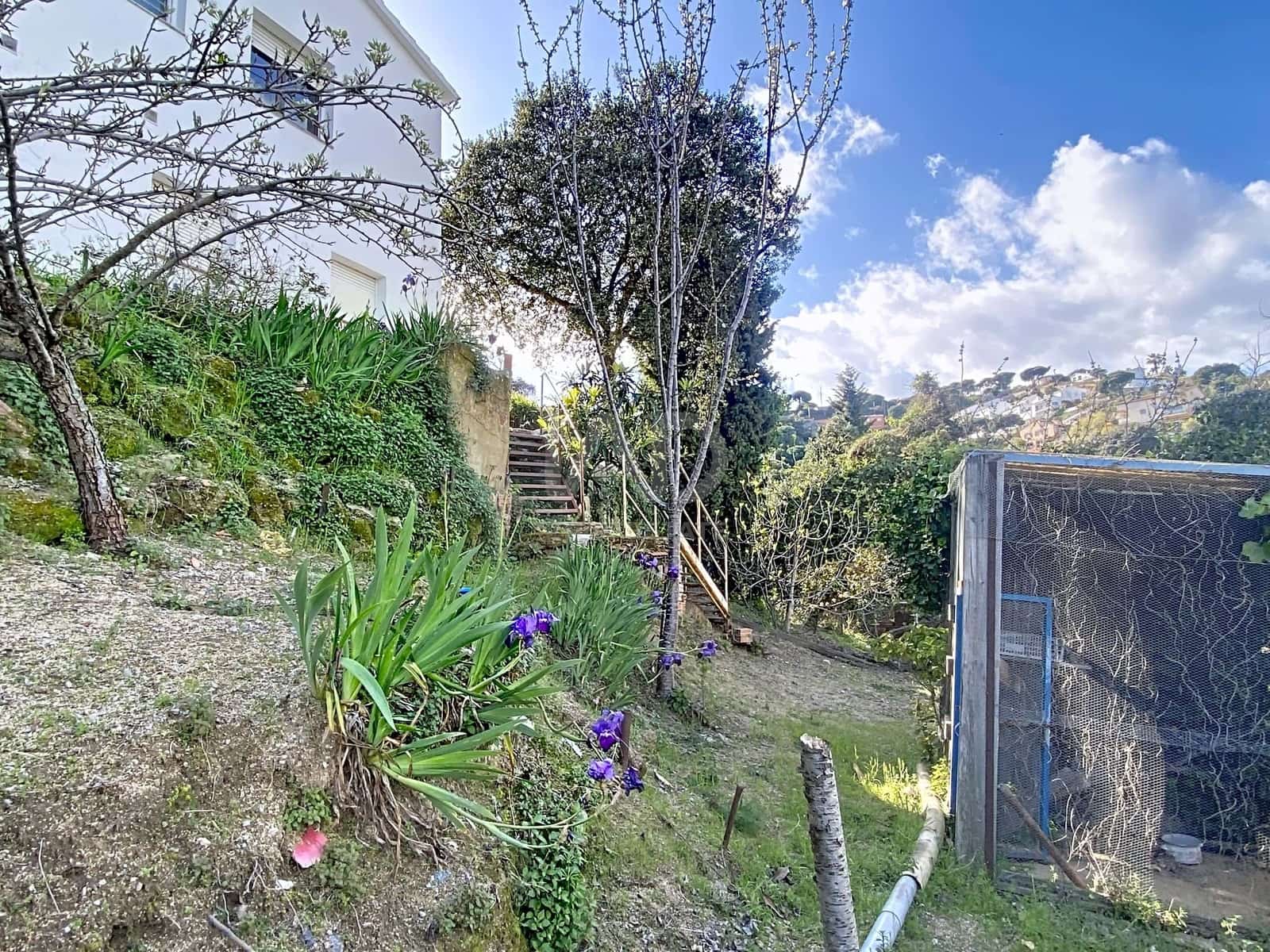 Casa de 6 habitaciones en Barcelona ciudad en venta - 300.000 € (Ref: 9988821)