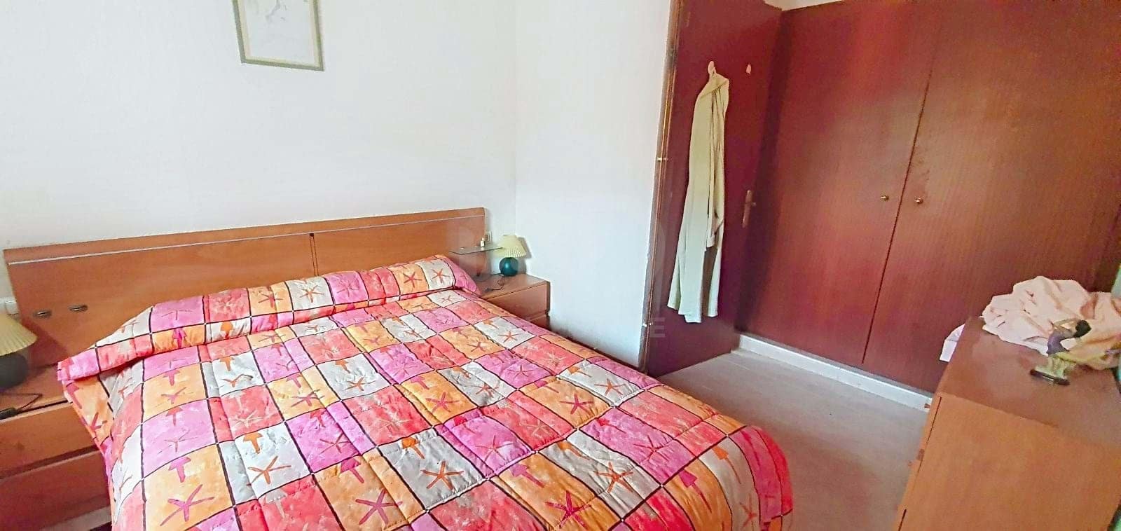 Casa de 6 habitaciones en Barcelona ciudad en venta - 300.000 € (Ref: 9988821)