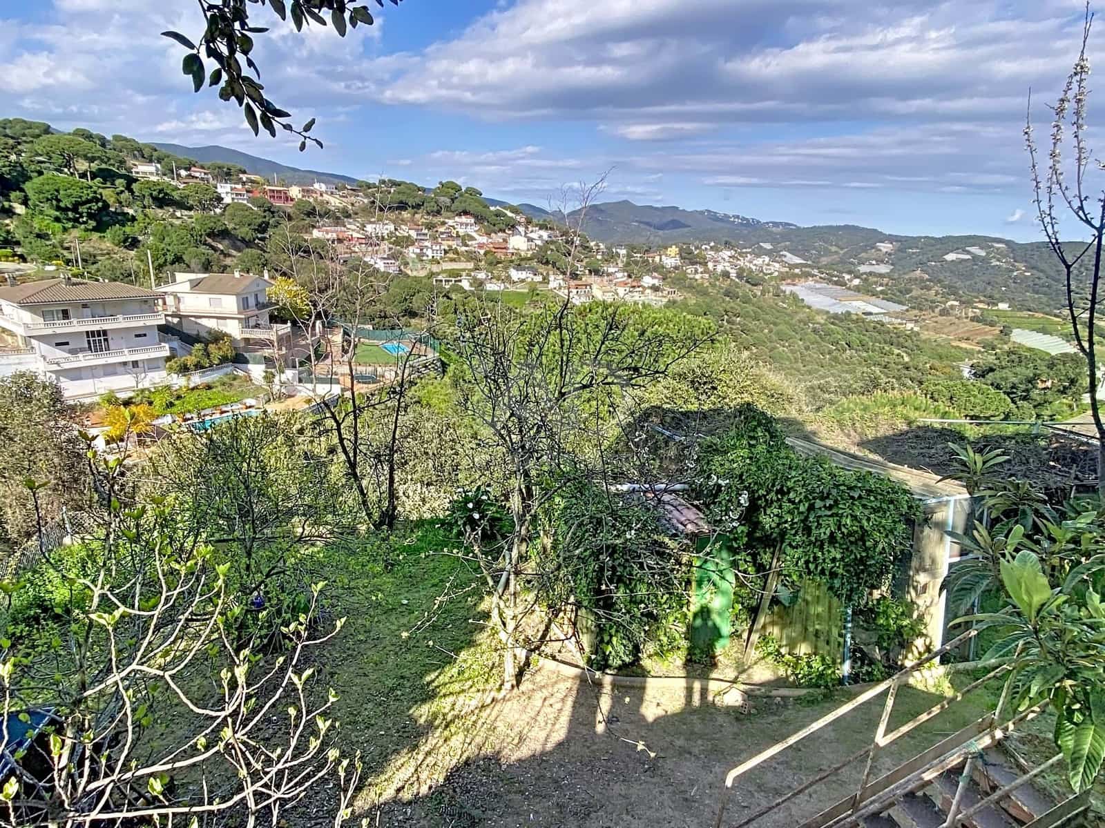 Casa de 6 habitaciones en Barcelona ciudad en venta - 300.000 € (Ref: 9988821)