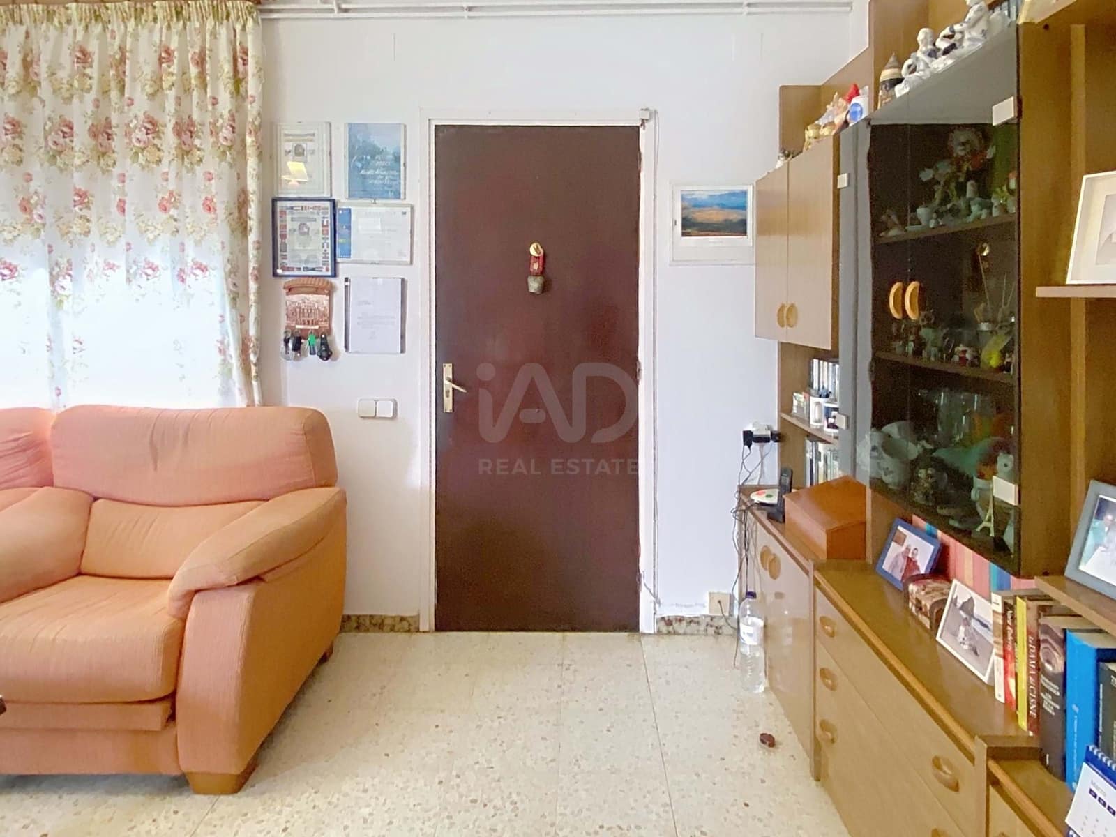Casa de 6 habitaciones en Barcelona ciudad en venta - 300.000 € (Ref: 9988821)