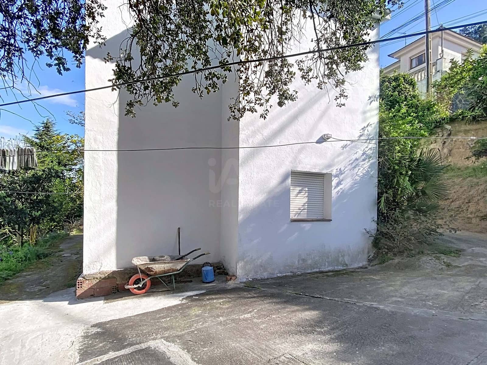 Casa de 6 habitaciones en Barcelona ciudad en venta - 300.000 € (Ref: 9988821)