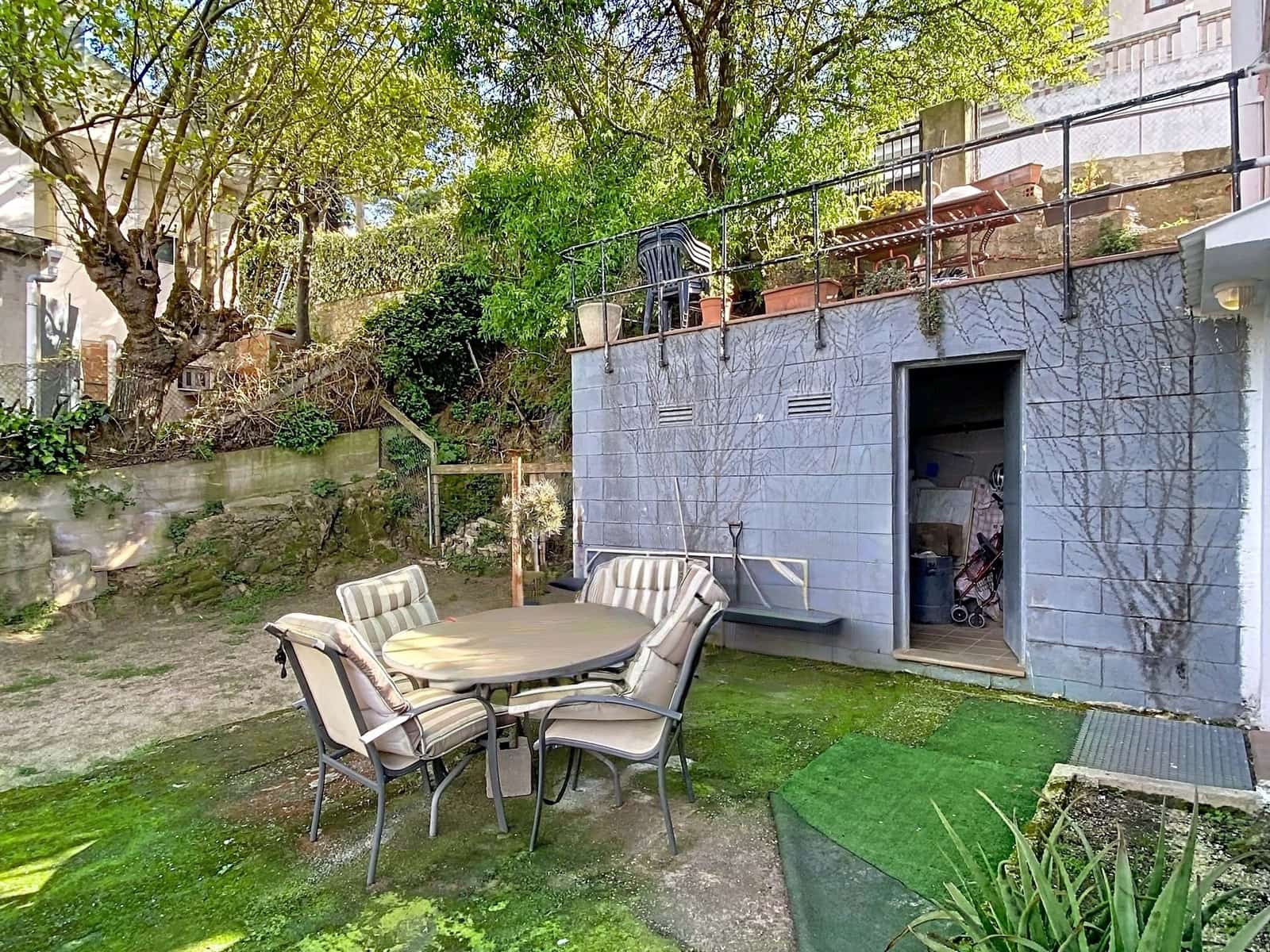 Casa de 6 habitaciones en Barcelona ciudad en venta - 300.000 € (Ref: 9988821)