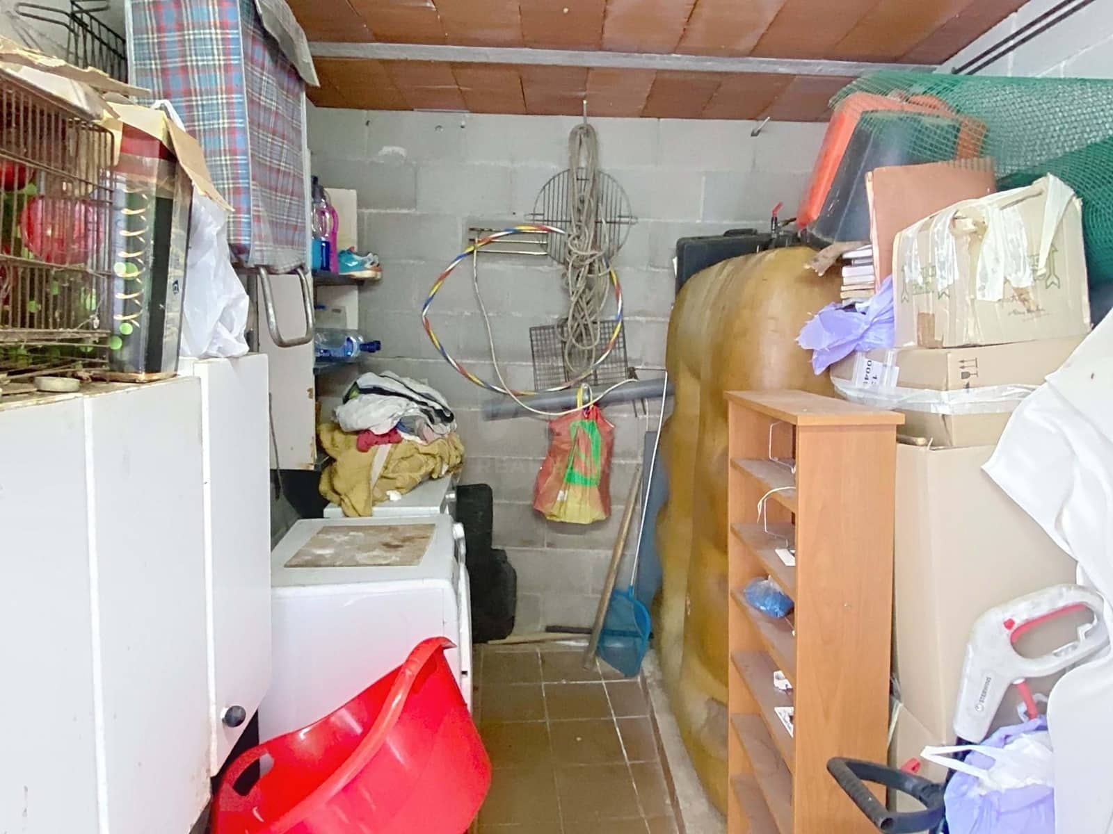 Casa de 6 habitaciones en Barcelona ciudad en venta - 300.000 € (Ref: 9988821)